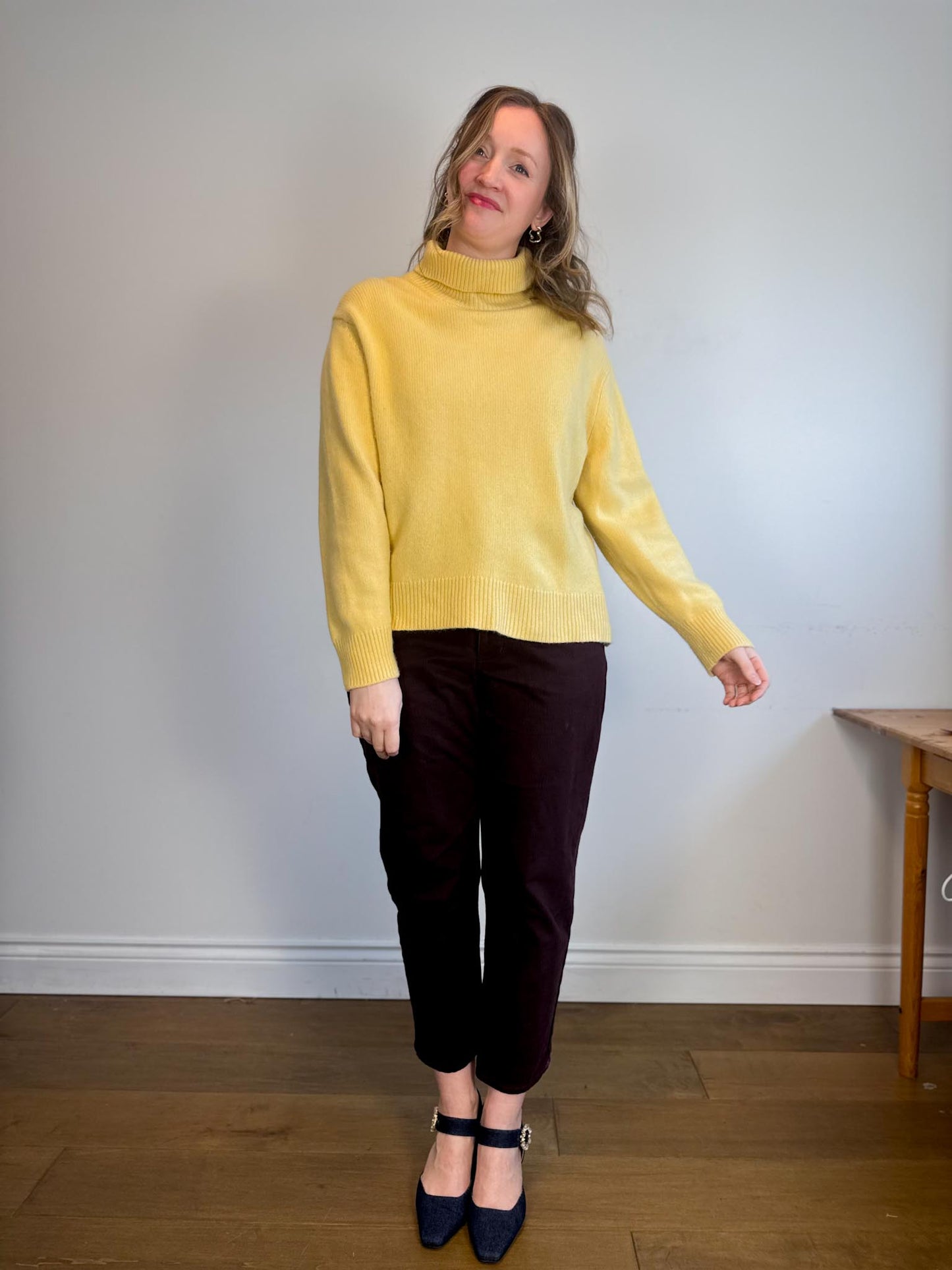 Wilfred Cashmere Turtleneck Sweater in Butter Yellow (Size L)