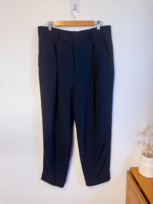 Everlane "The Draper Tapered Pants in Black" (Size 14)