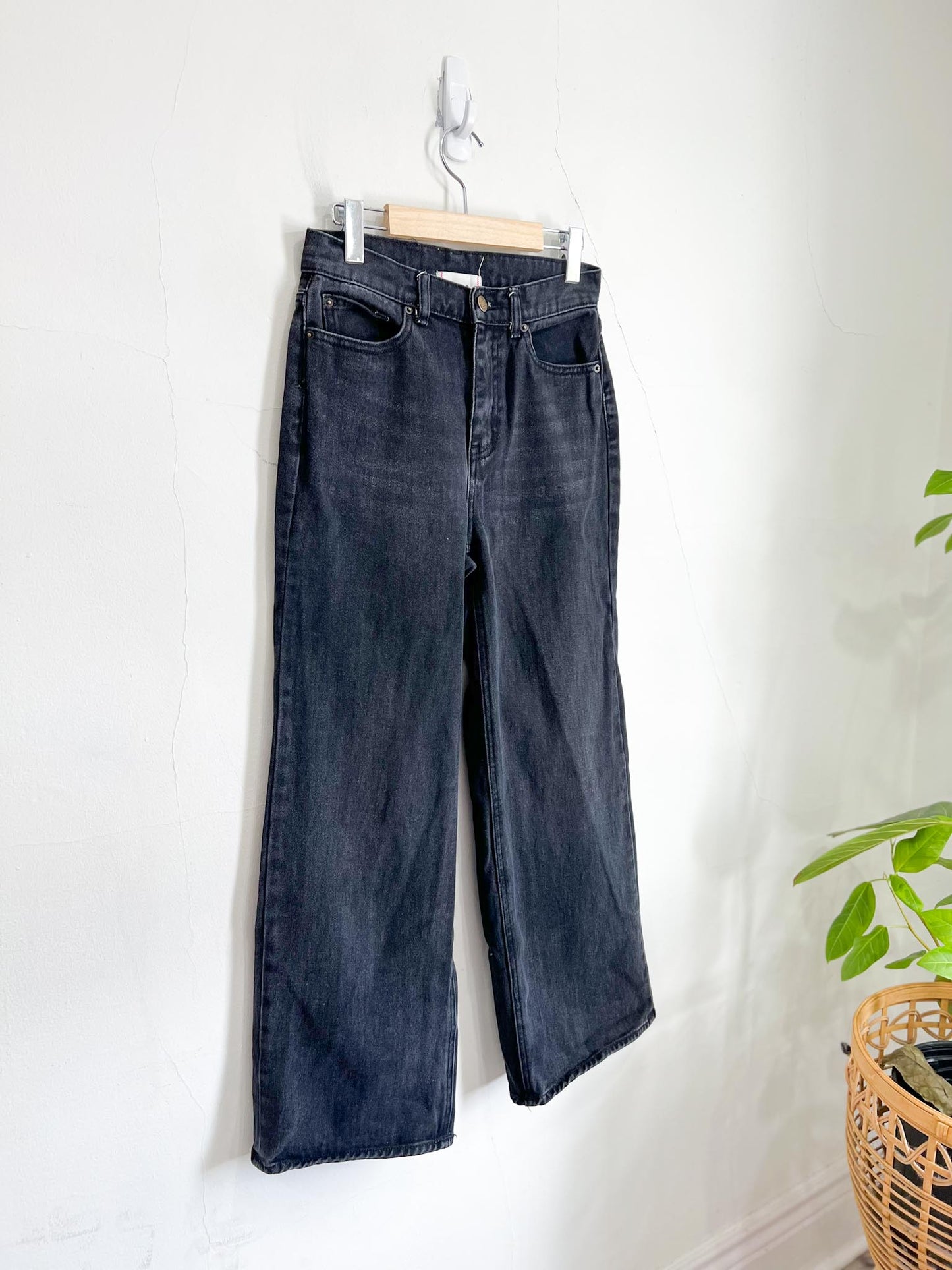 BDG High & Wide Jeans in Black Denim (Size 26)