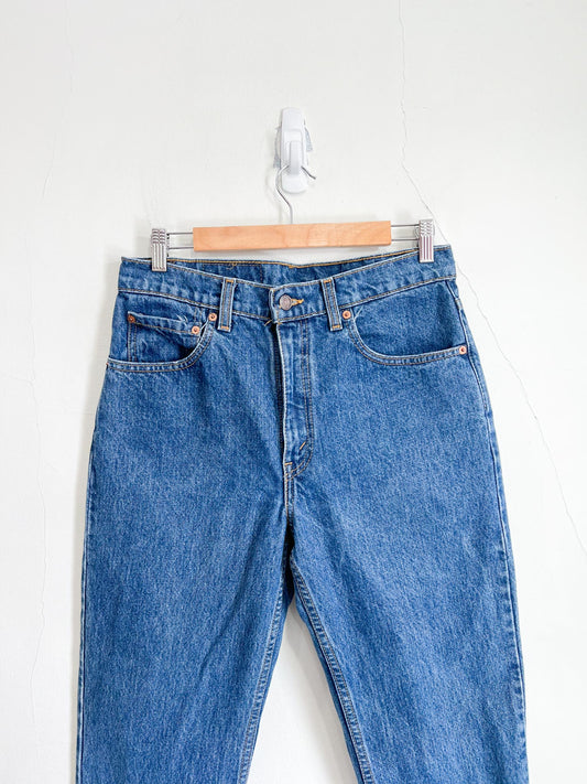 Vintage 512 Levi's High Waist Slim Fit Denim in Medium Wash (Size 30)