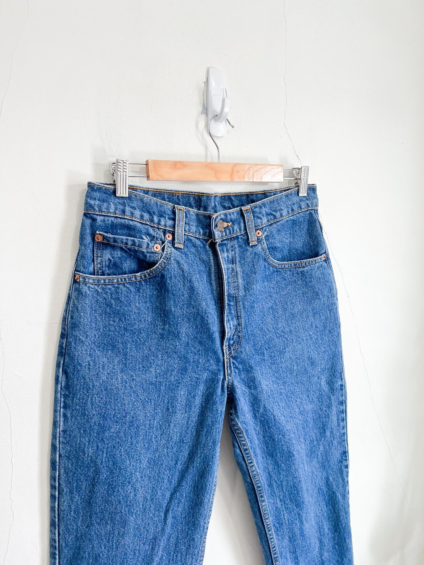 Vintage 512 Levi's High Waist Slim Fit Denim in Medium Wash (Size 30)