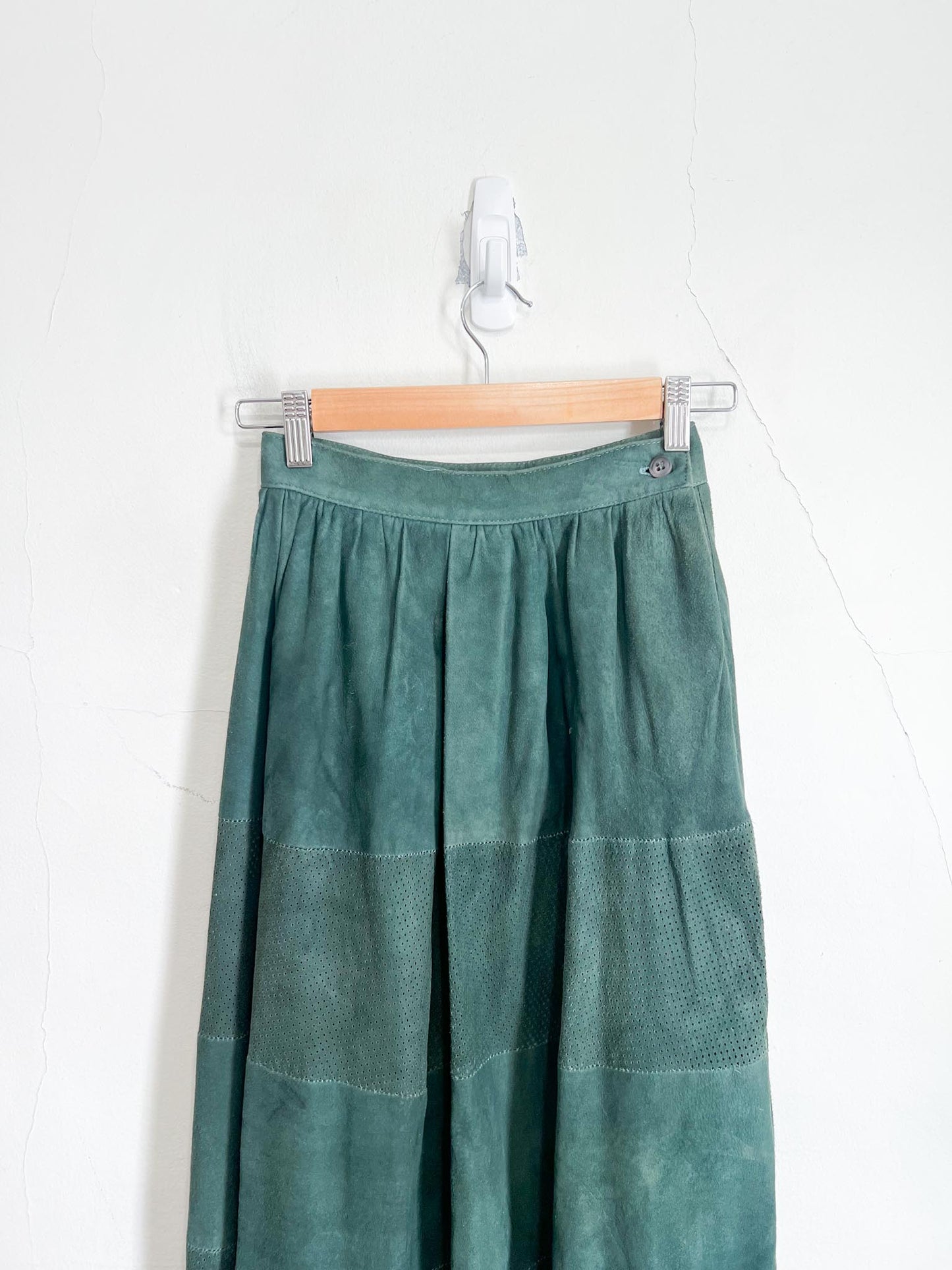 Vintage Leather Tiered Midi Skirt in Green (Size S)