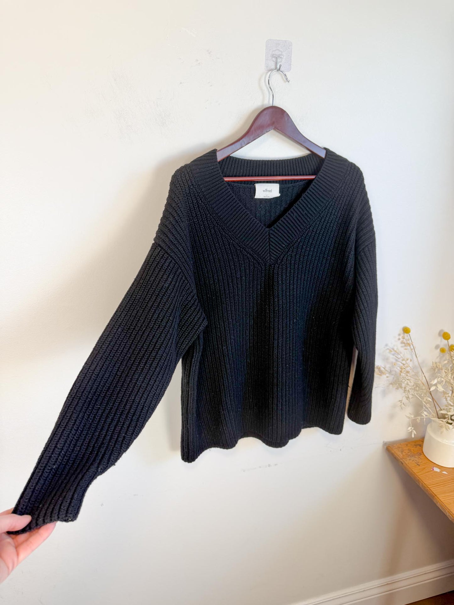 Wilfred "Belize Oversized V-neck Merino Wool Sweater in Black" (Size M/L)