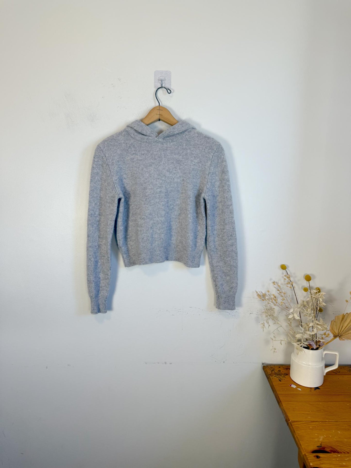 Wilfred "Essential Cashmere Shrunken Hoodie in Grey" (Size XS)