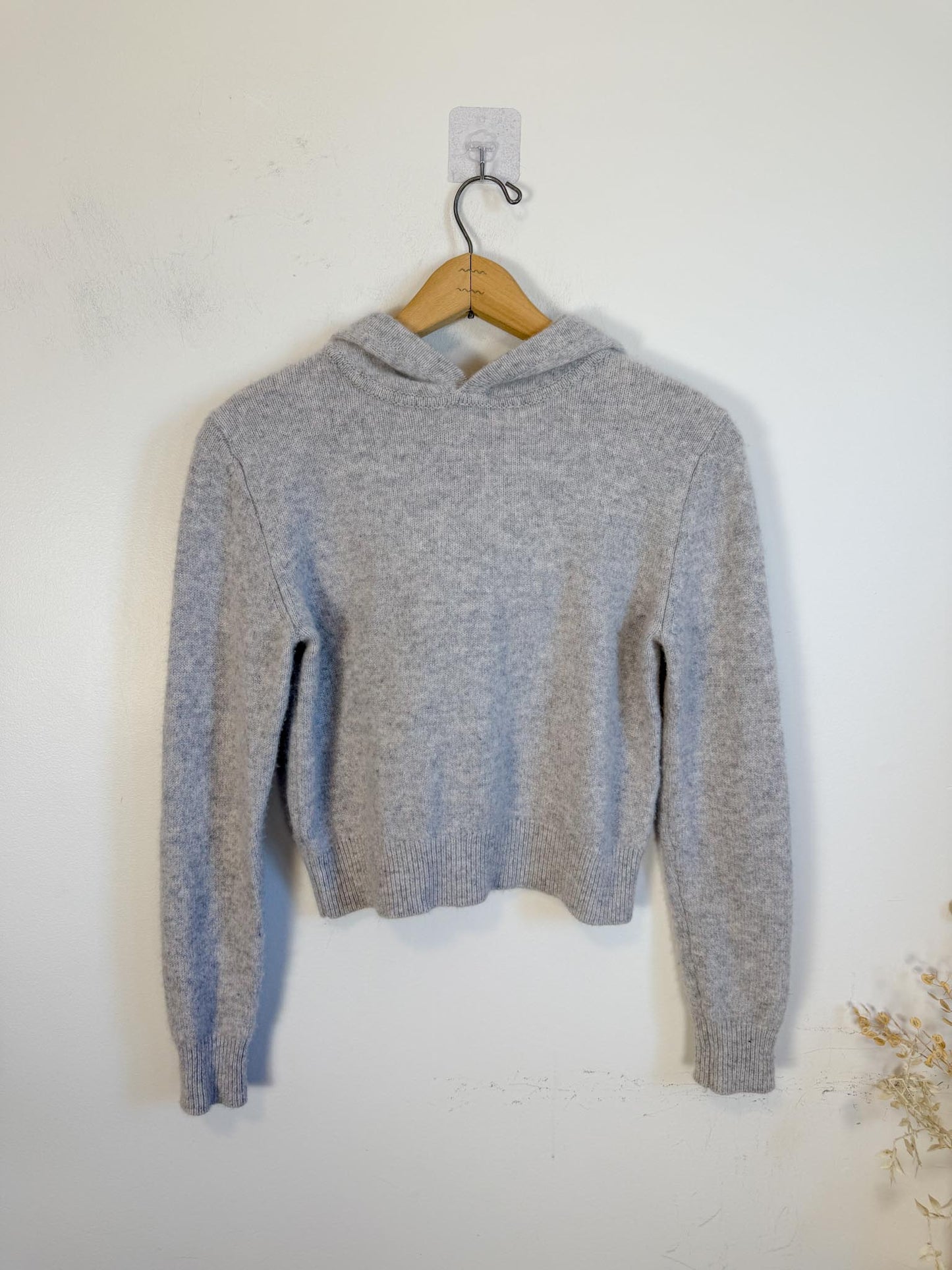 Wilfred "Essential Cashmere Shrunken Hoodie in Grey" (Size XS)