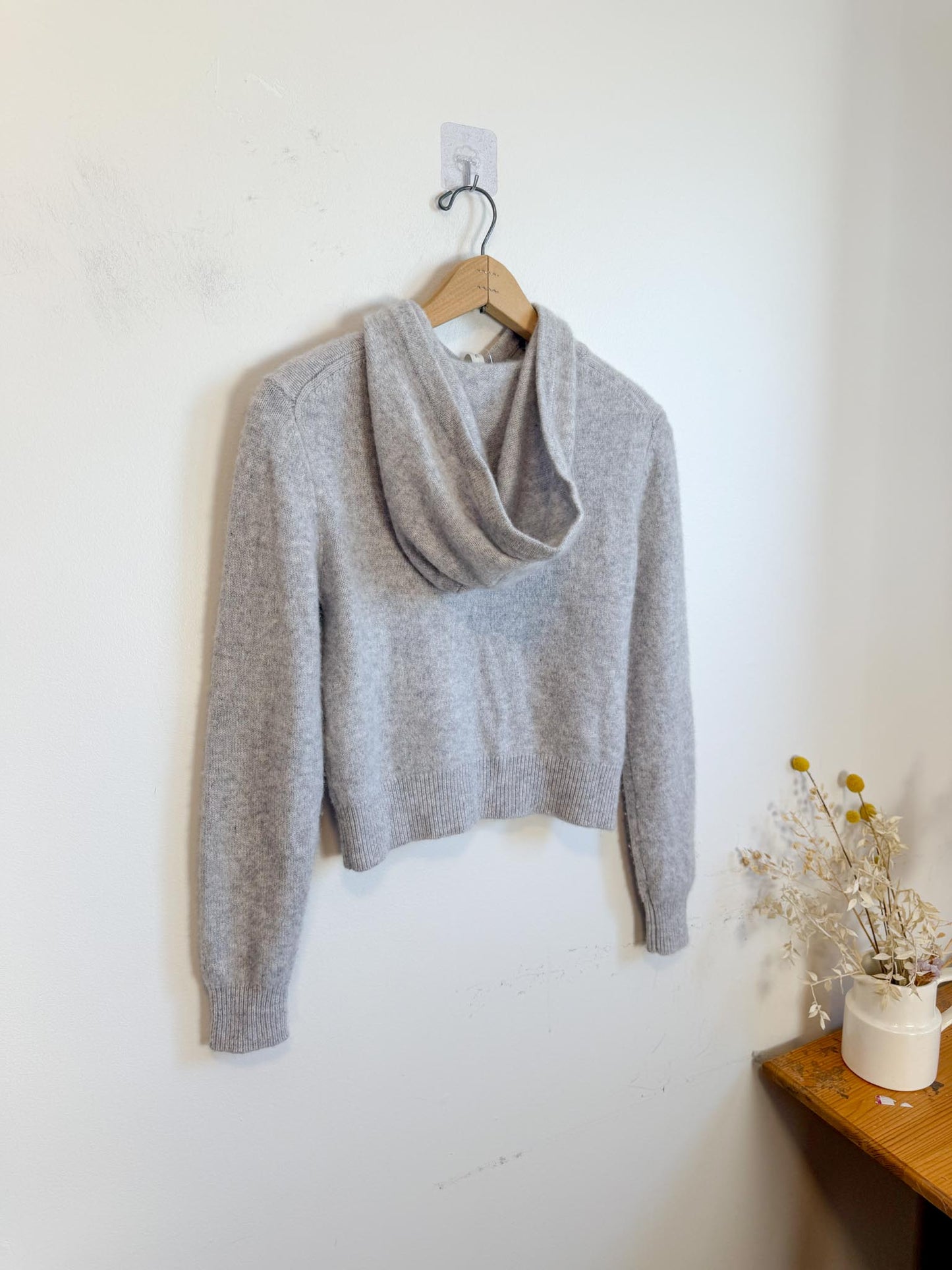 Wilfred "Essential Cashmere Shrunken Hoodie in Grey" (Size XS)