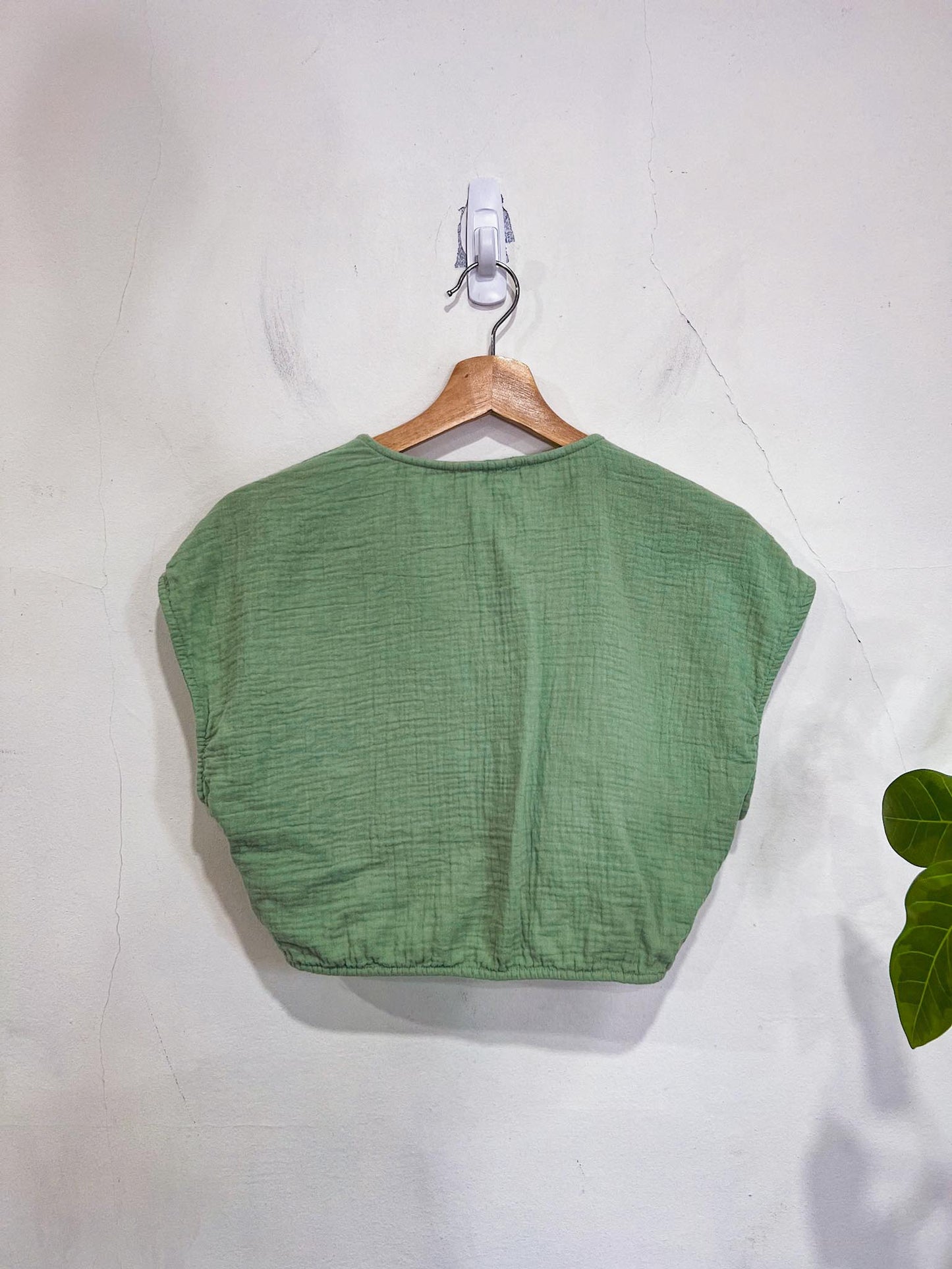 Madewell "Double-Gauze Tie-Front Cropped Top" in Green (Size S)