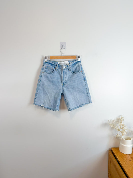 Denim Forum "The '90s Vintage Hi-rise Denim Short" NWT (Size XS/S)