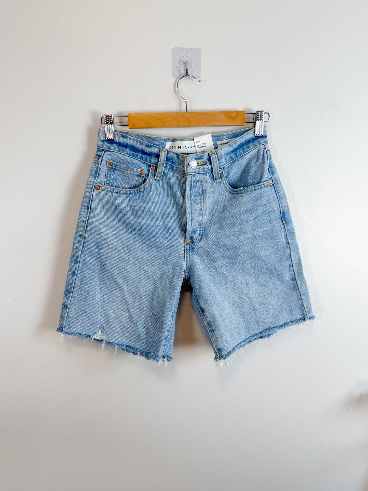 Denim Forum "The '90s Vintage Hi-rise Denim Short" NWT (Size XS/S)