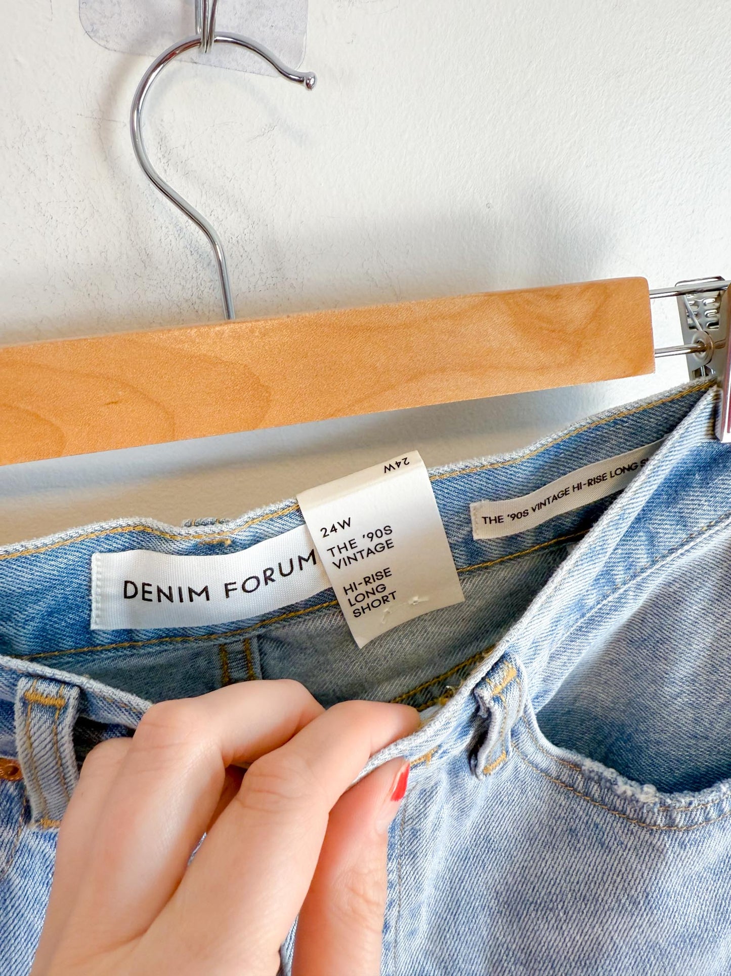 Denim Forum "The '90s Vintage Hi-rise Denim Short" NWT (Size XS/S)