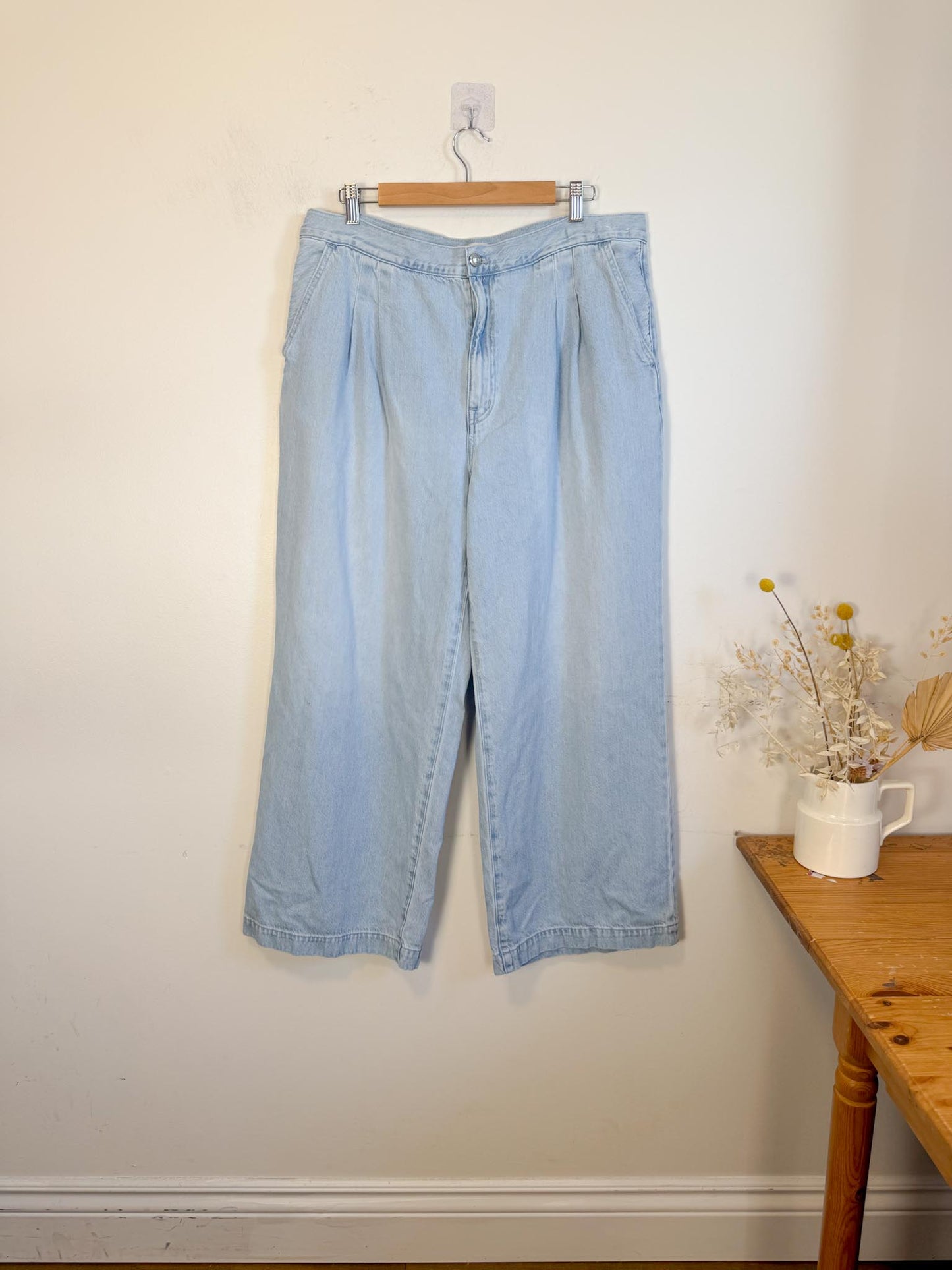 Madewell "The Harlow Wide-Leg Jean in Light Wash" (Size 32)