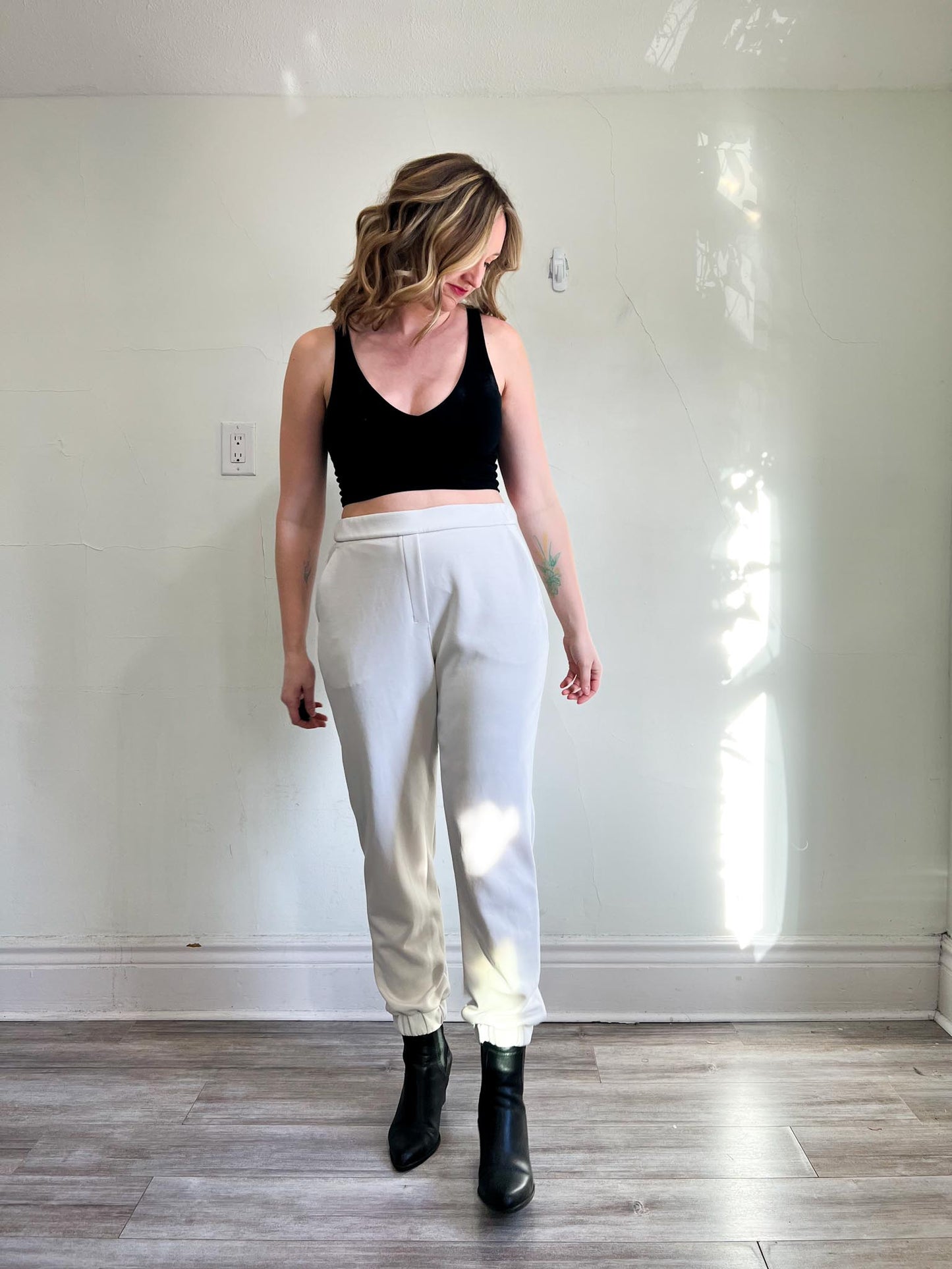 Lululemon High Rise Oversized Jogger Sweatpants in Off-White (Size 12)