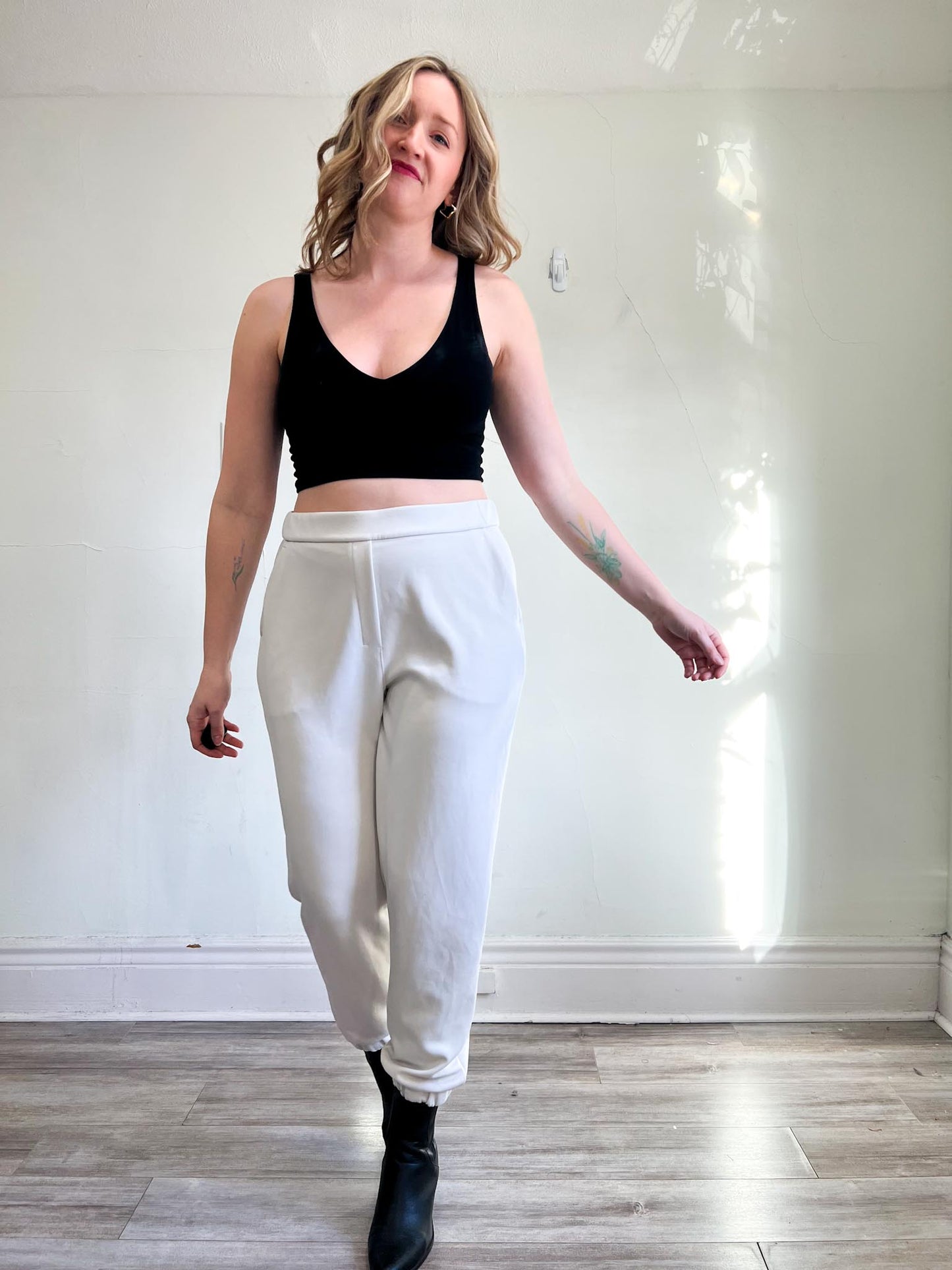 Lululemon High Rise Oversized Jogger Sweatpants in Off-White (Size 12)