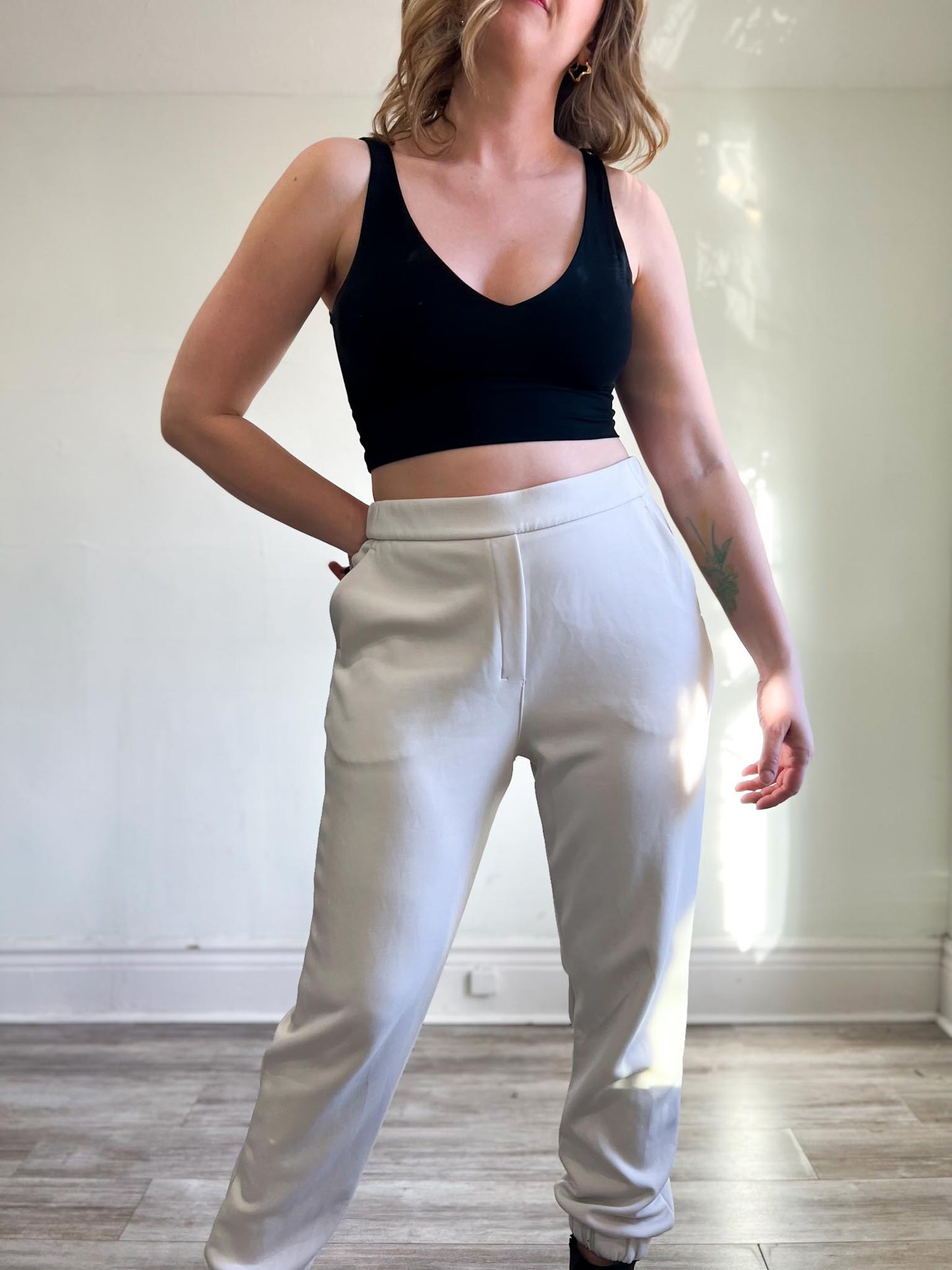 Lululemon High Rise Oversized Jogger Sweatpants in Off-White (Size 12)