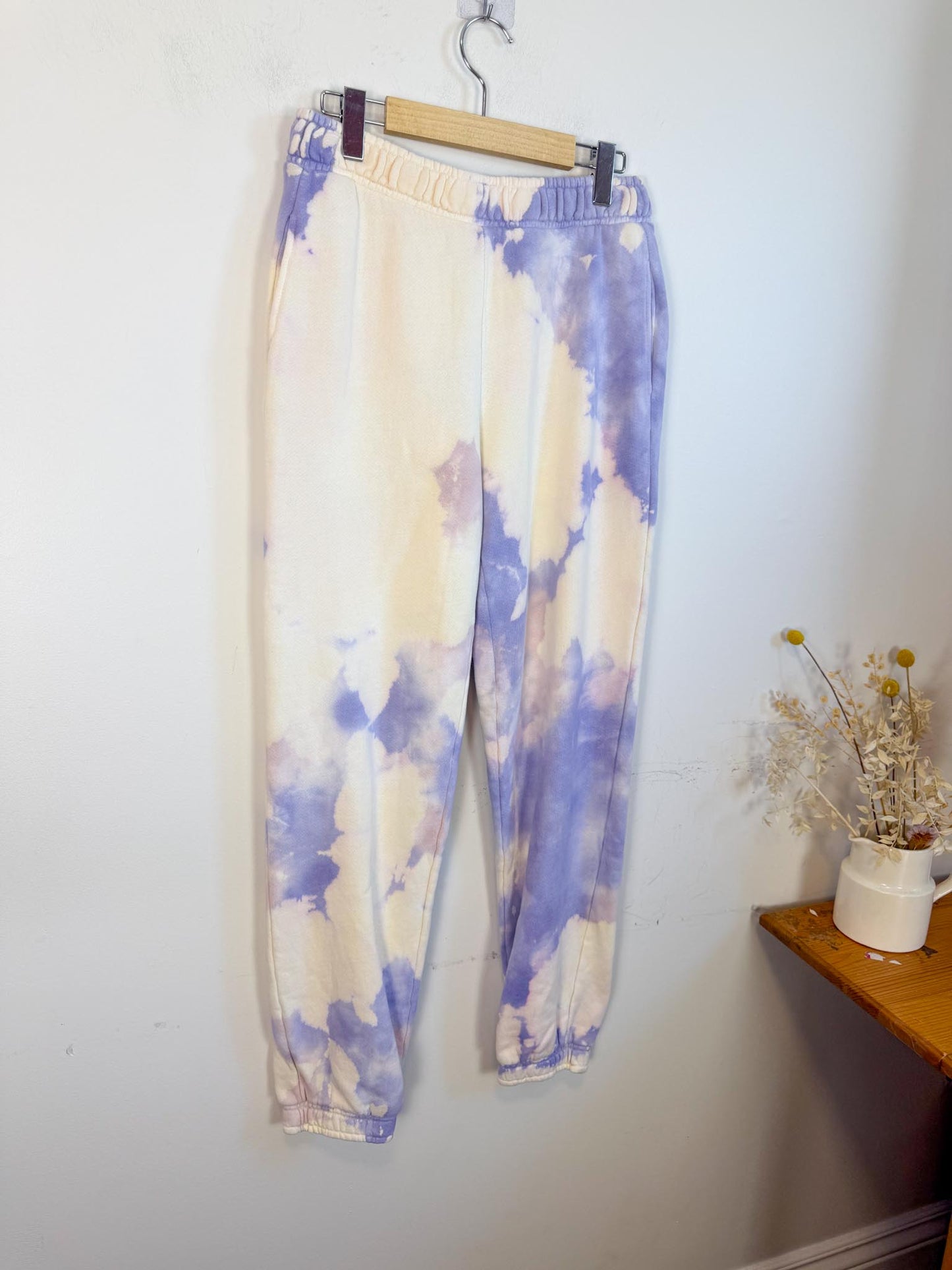 Cotton Citizen "Brooklyn Sweatpants in Lilac Blast" (Size M)