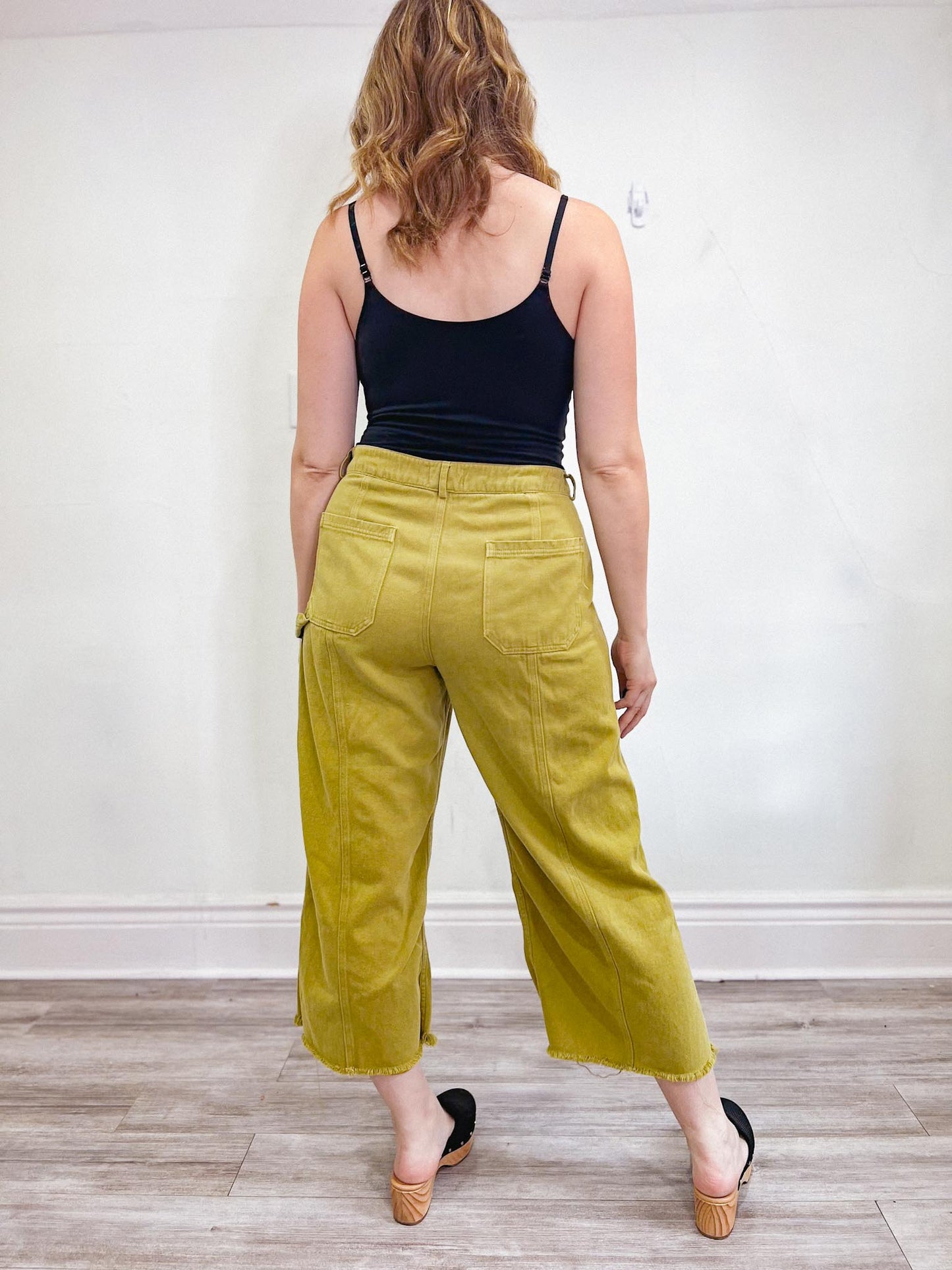 Back Beat Rags Slow Fashion Wide Leg Cropped Pants in Green (Size XL)