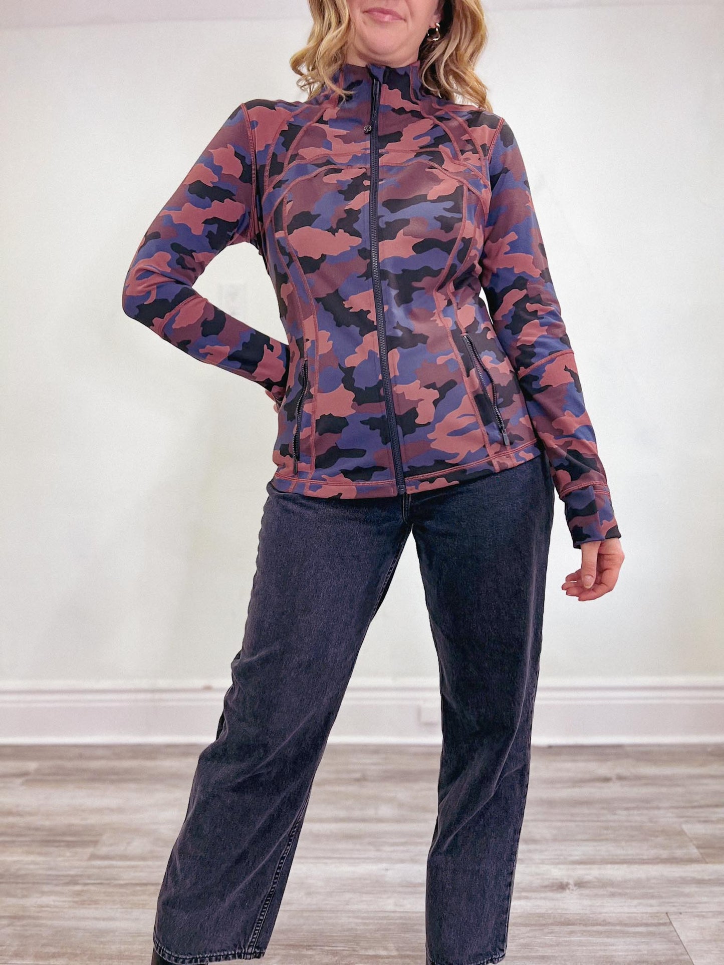 Lululemon "Define Hooded Jacket Nulu" in Purple/Pink Camo (Size 14)