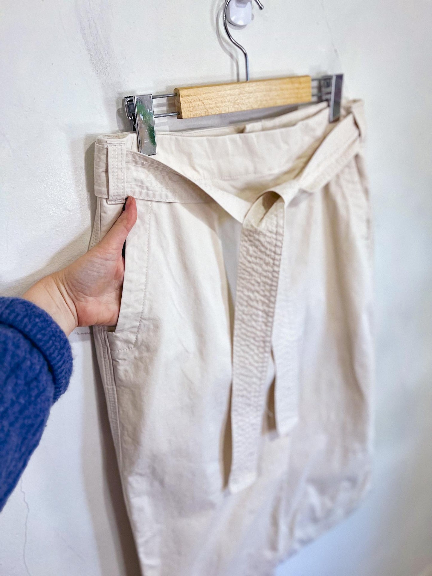 Banana Republic Belted Pencil Skirt in Beige Khaki (Size 8)