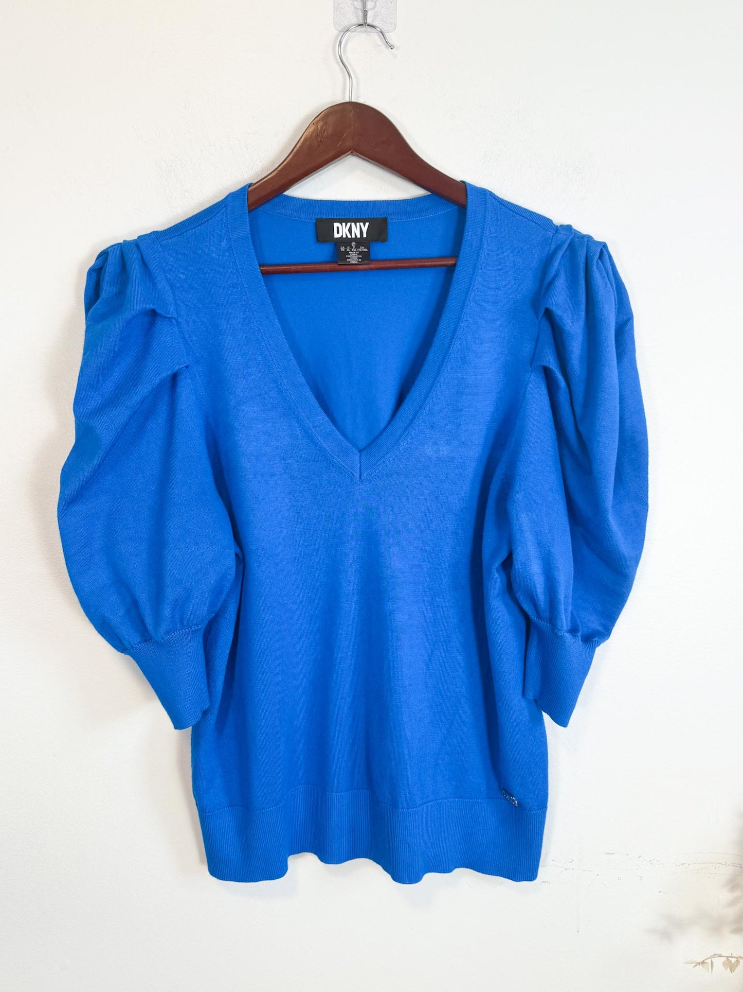 DKNY "Ribbed Knit Puff Sleeve T-Shirt in Blue (Size XL)