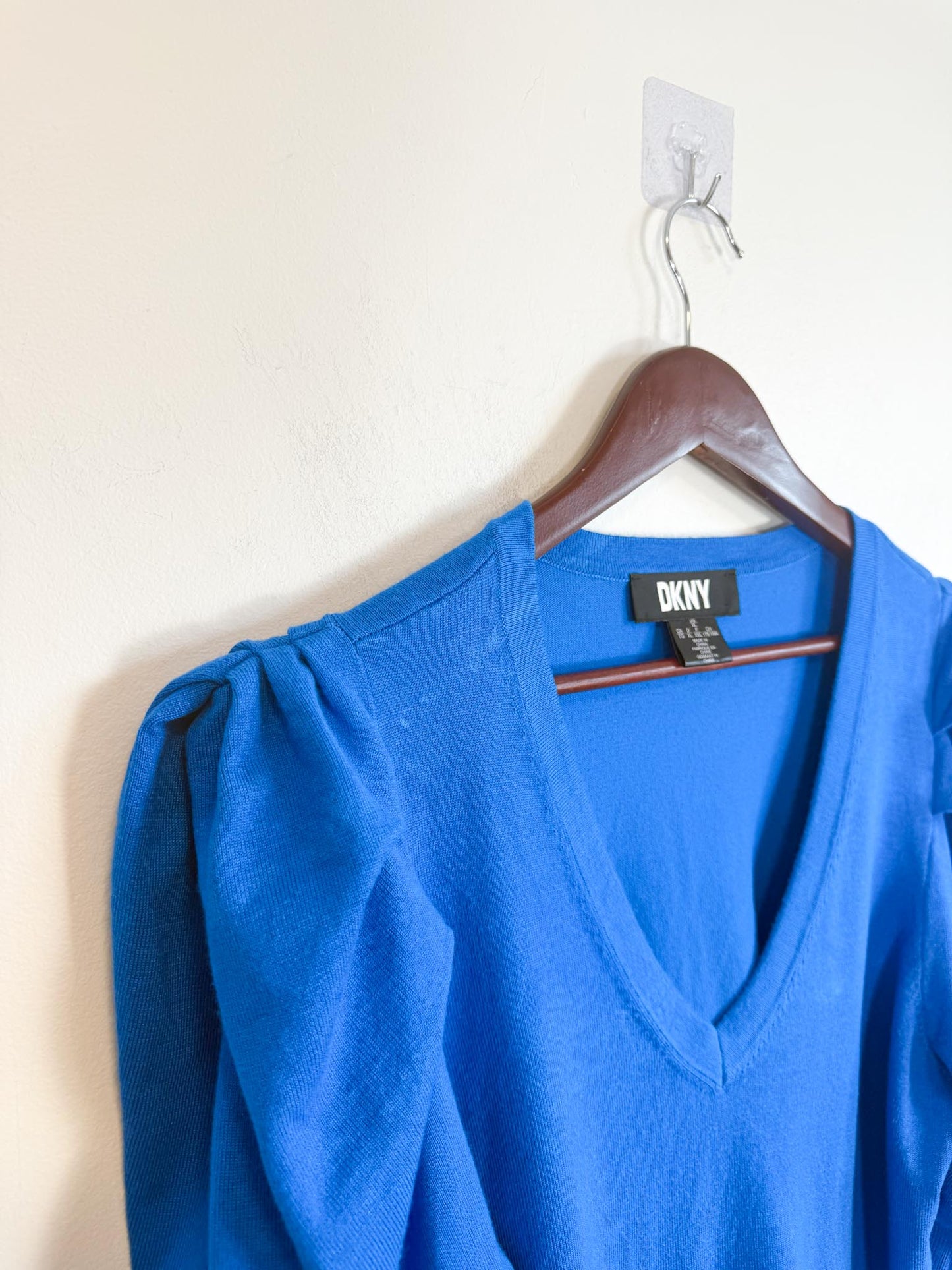 DKNY "Ribbed Knit Puff Sleeve T-Shirt in Blue (Size XL)