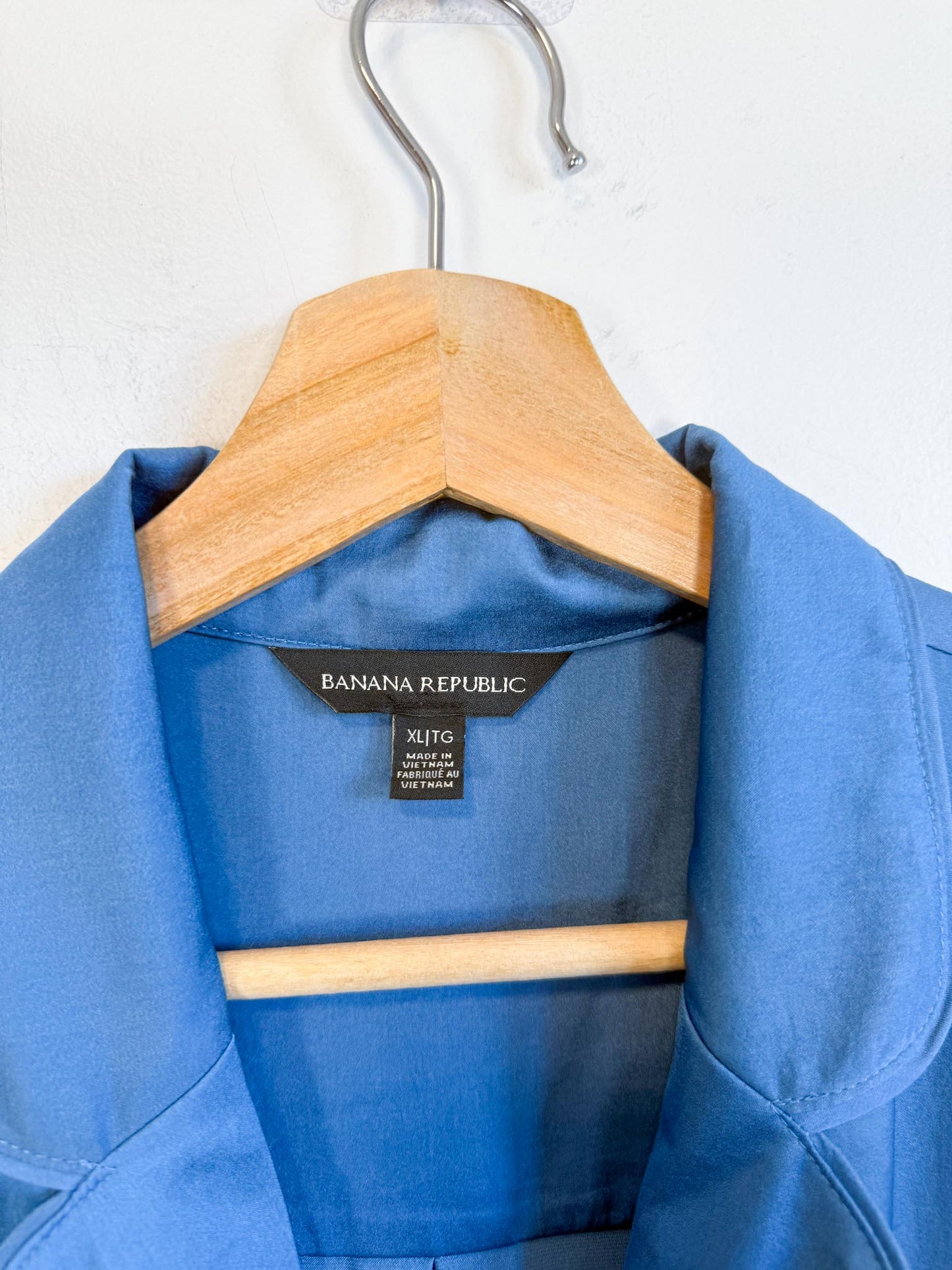 Banana Republic Satin Short Sleeve Top in Blue (Size XL)