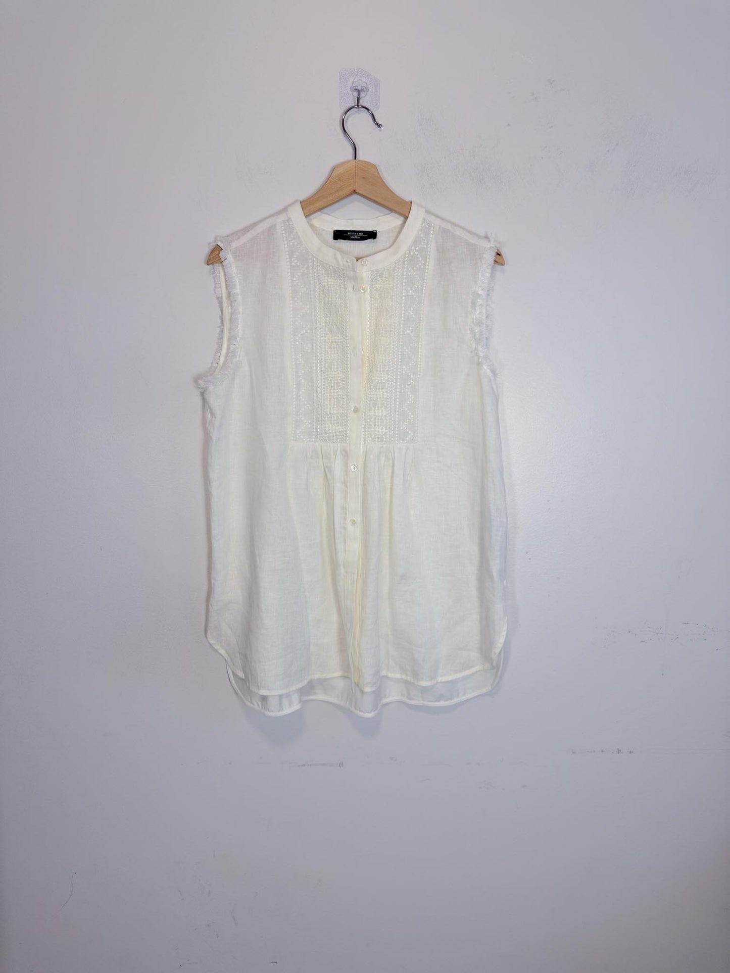 Weekend MaxMara Sleeveless Embroidered Linen Top in White (Size L)