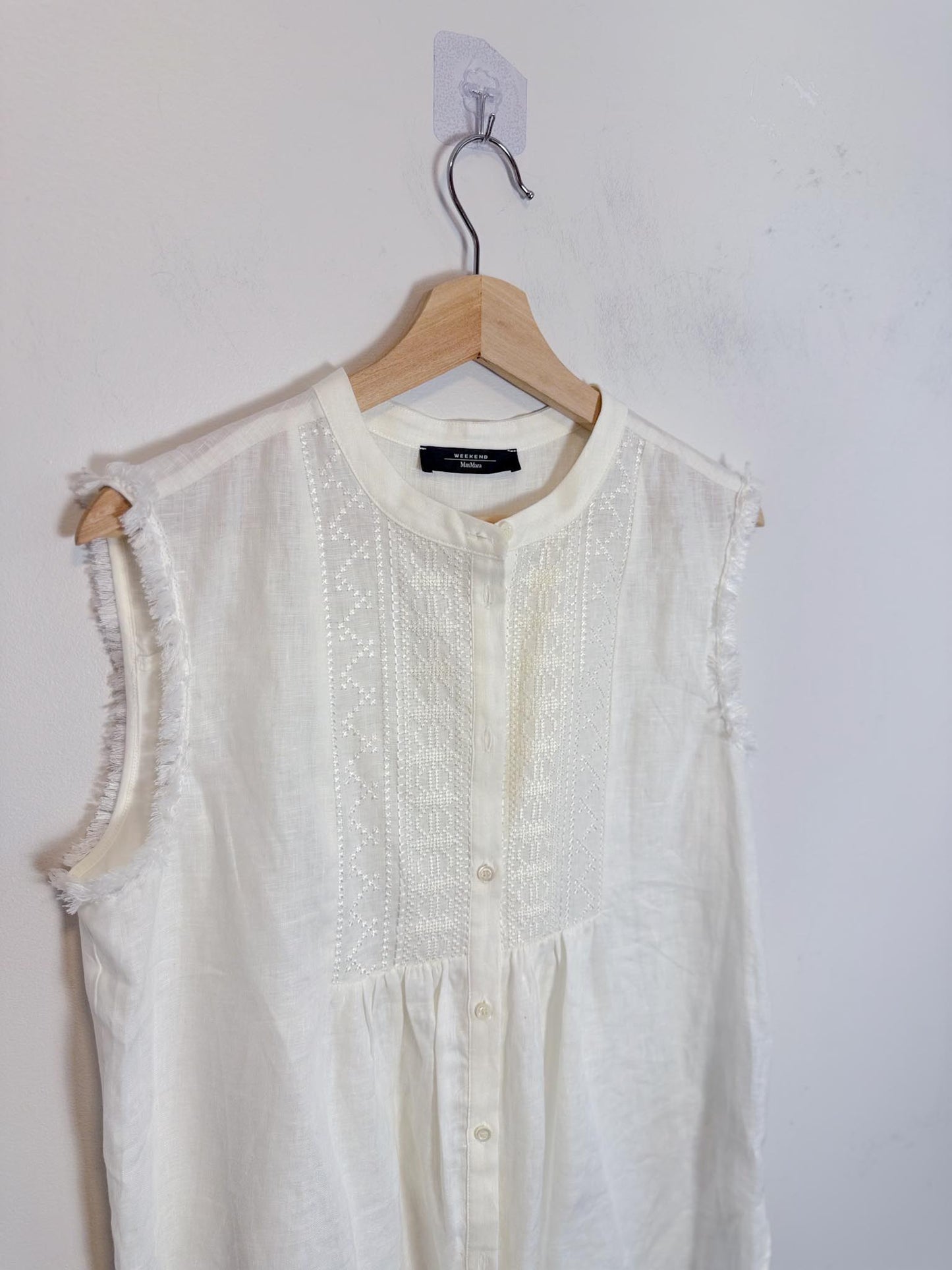 Weekend MaxMara Sleeveless Embroidered Linen Top in White (Size L)