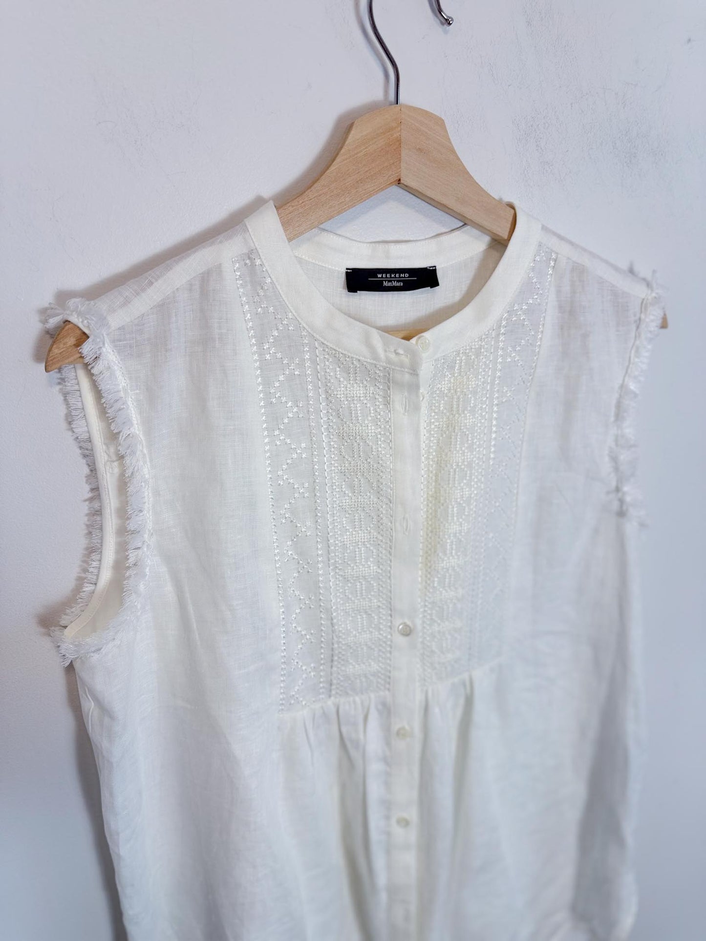 Weekend MaxMara Sleeveless Embroidered Linen Top in White (Size L)