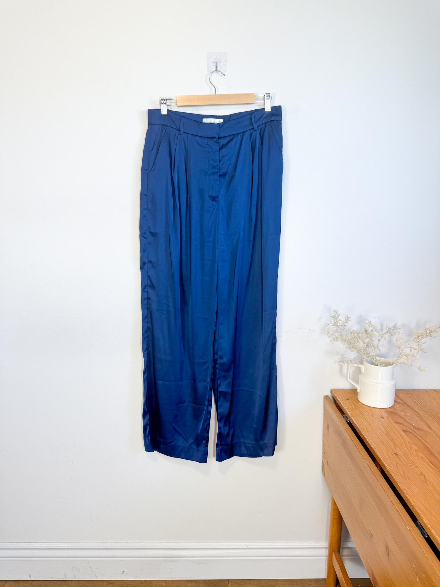 Abercrombie Satin Wide Leg Trousers in Navy (Size 31)