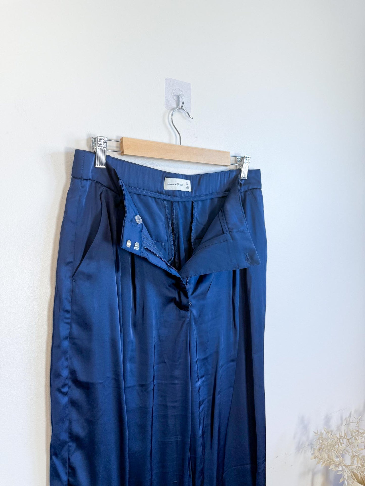 Abercrombie Satin Wide Leg Trousers in Navy (Size 31)