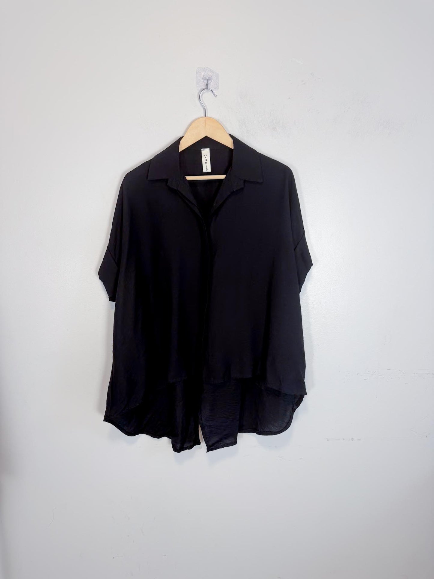 Vanis Long Short Sleeve Blouse in Black (Size L)