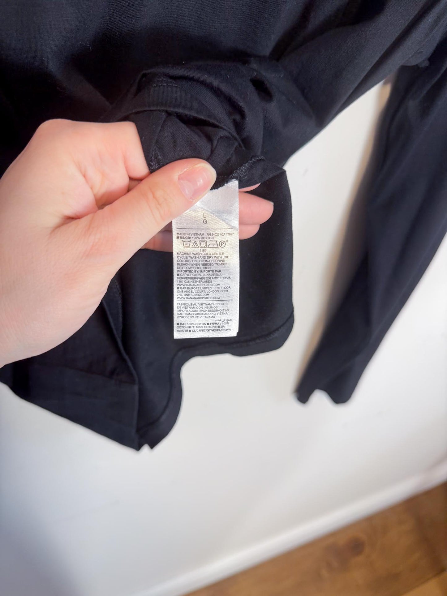 Banana Republic Long Sleeve T-Shirt in Black NWT (Size L)