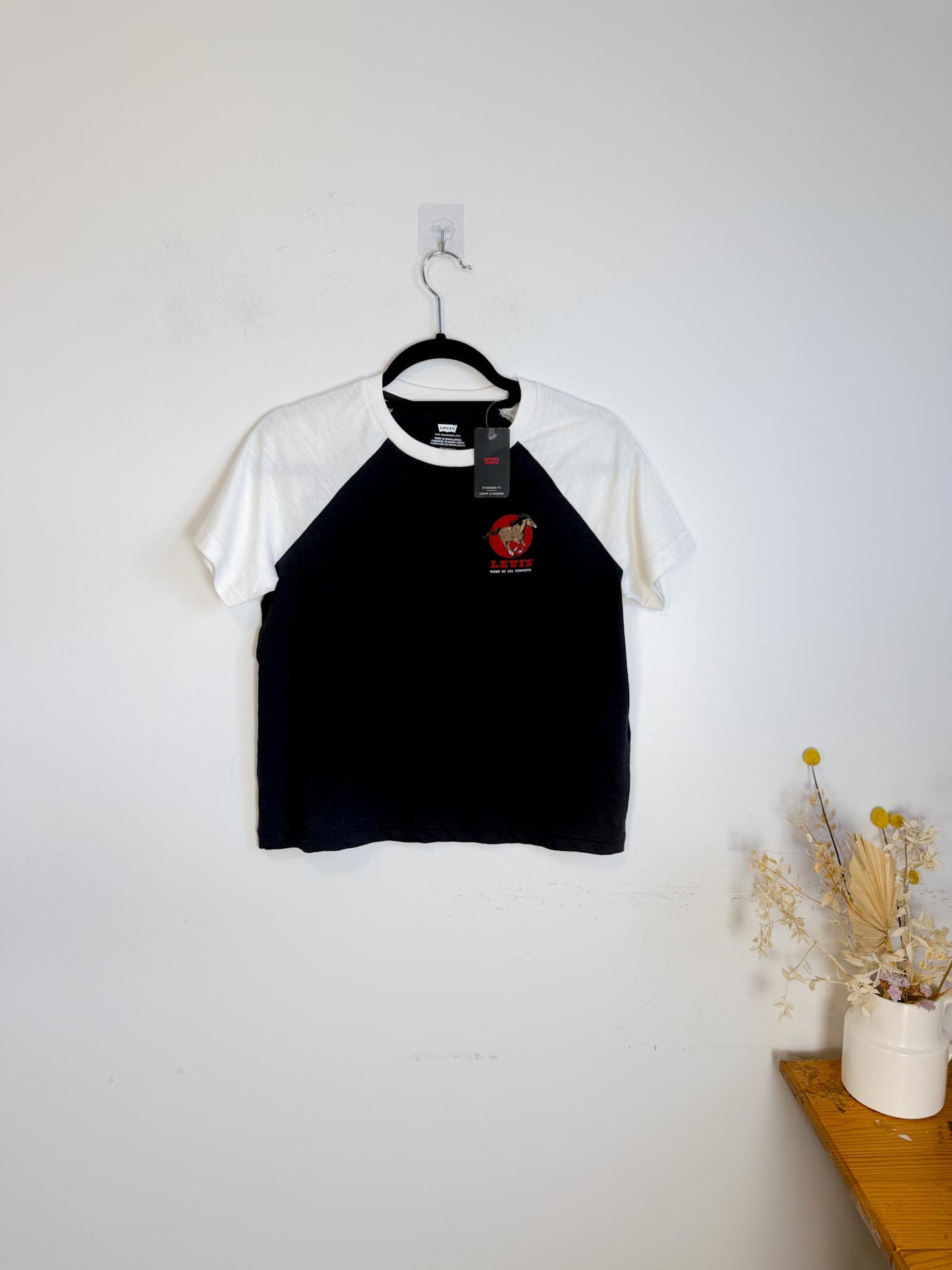Levi’s Cropped Horse T-Shirt NWT (Size XS/S)
