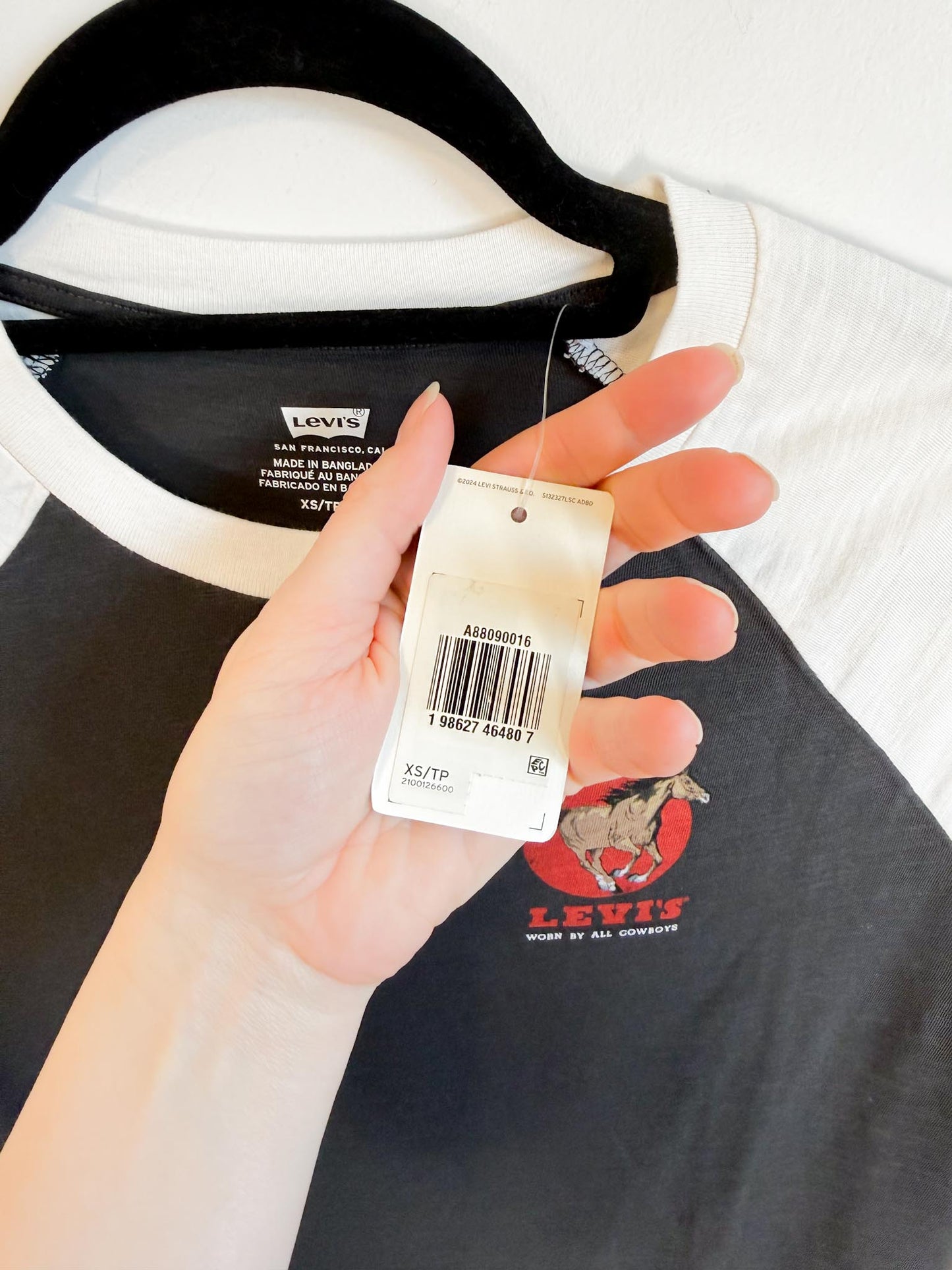 Levi’s Cropped Horse T-Shirt NWT (Size XS/S)