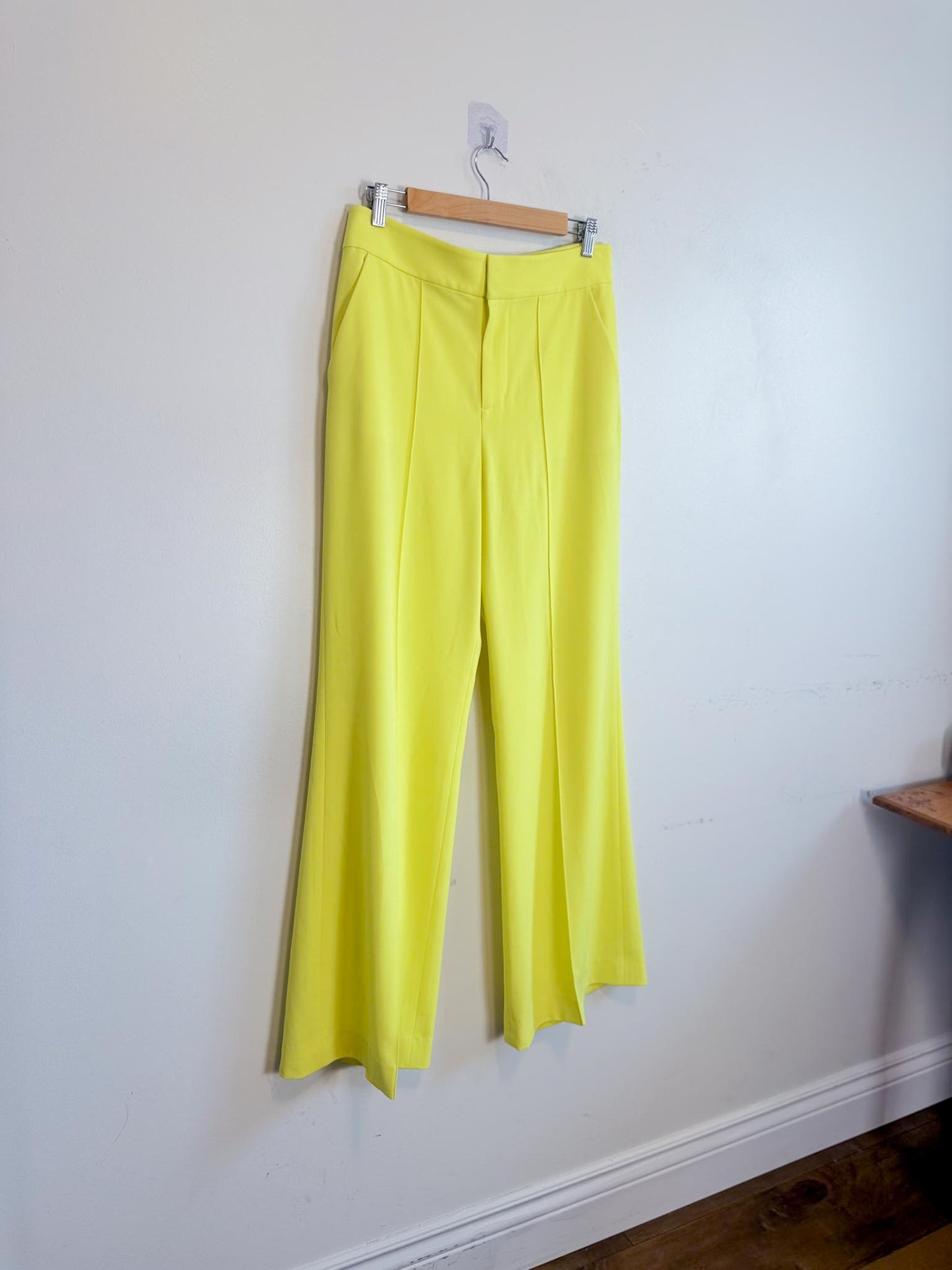 Alice + Olivia "Paulette High Rise Neon Pant in Yellow" (Size 8)