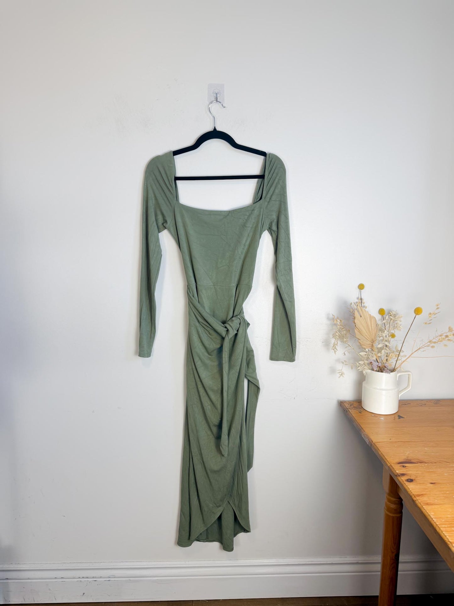 Wilfred "Saturn Longsleeve Midi Dress in Sage Green" (Size L)