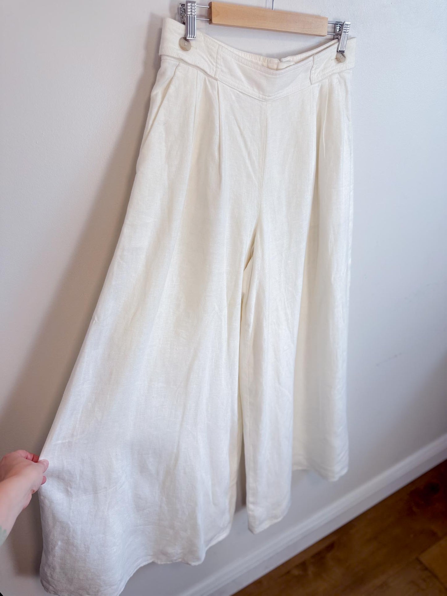 Banana Republic High Rise Wide Leg Linen Pants in White (Size 8)