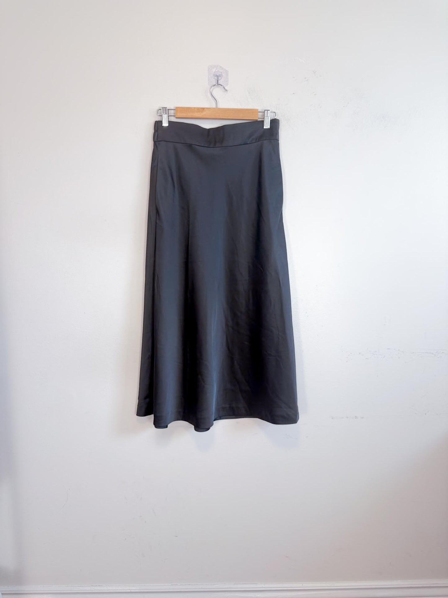 InWear Satin "ZilkyIW Midi Skirt" in Black (Size 10)