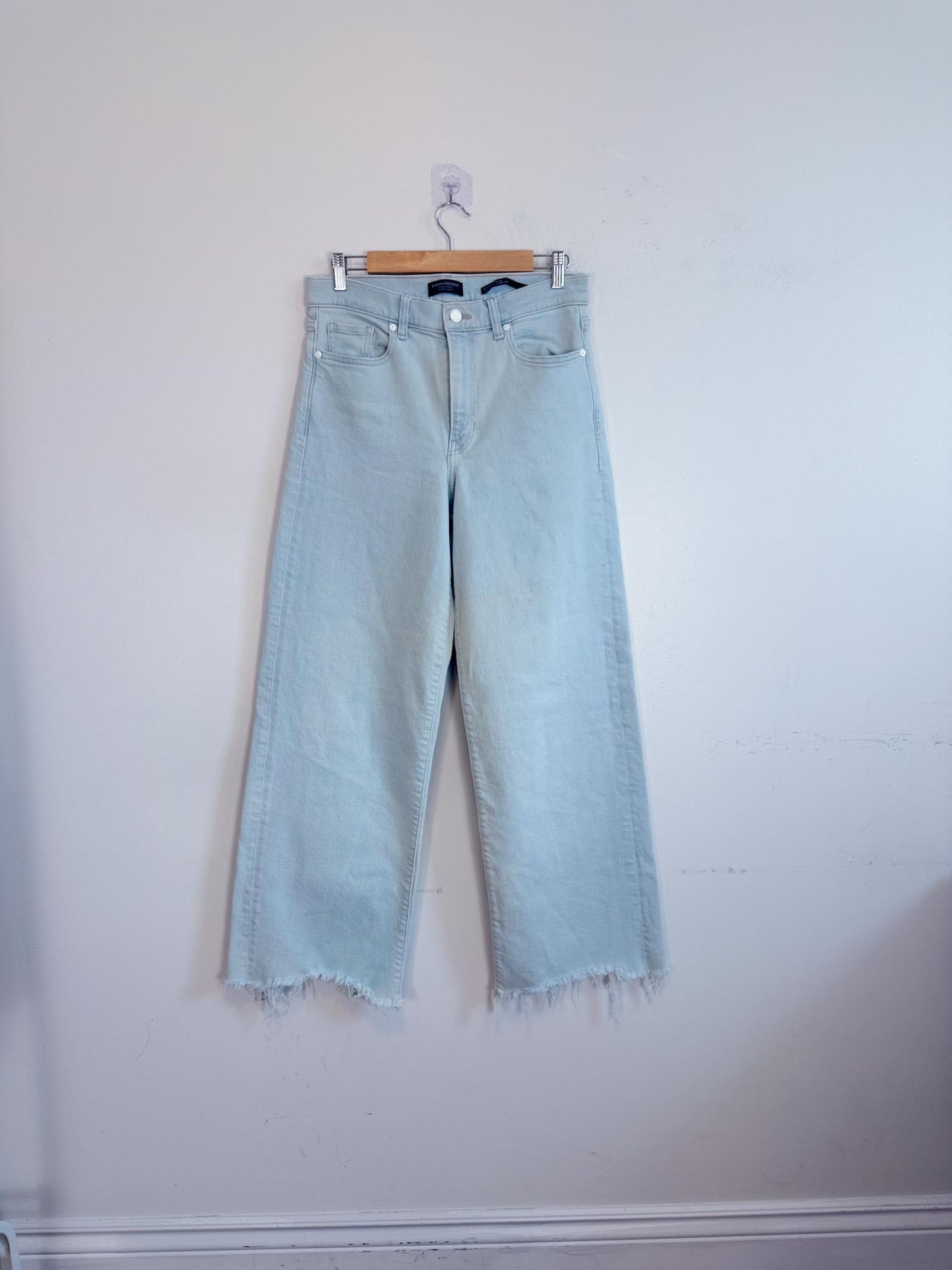 Banana Republic "High Rise Wide Leg Jeans in Light Wash" SOLD AS IS (Size 30)