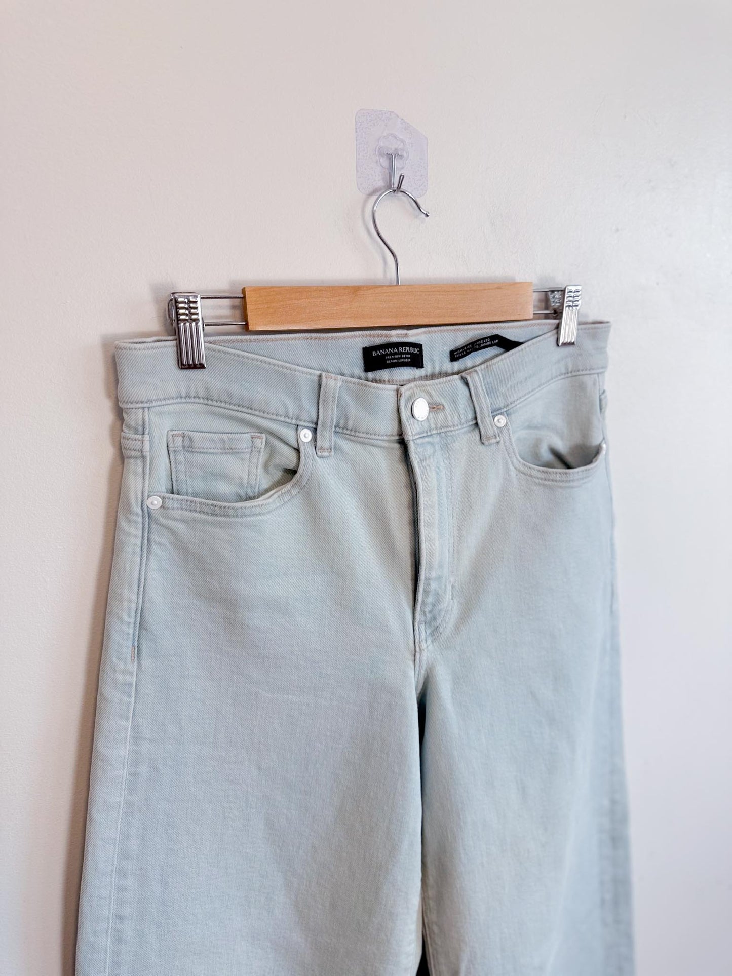 Banana Republic "High Rise Wide Leg Jeans in Light Wash" SOLD AS IS (Size 30)
