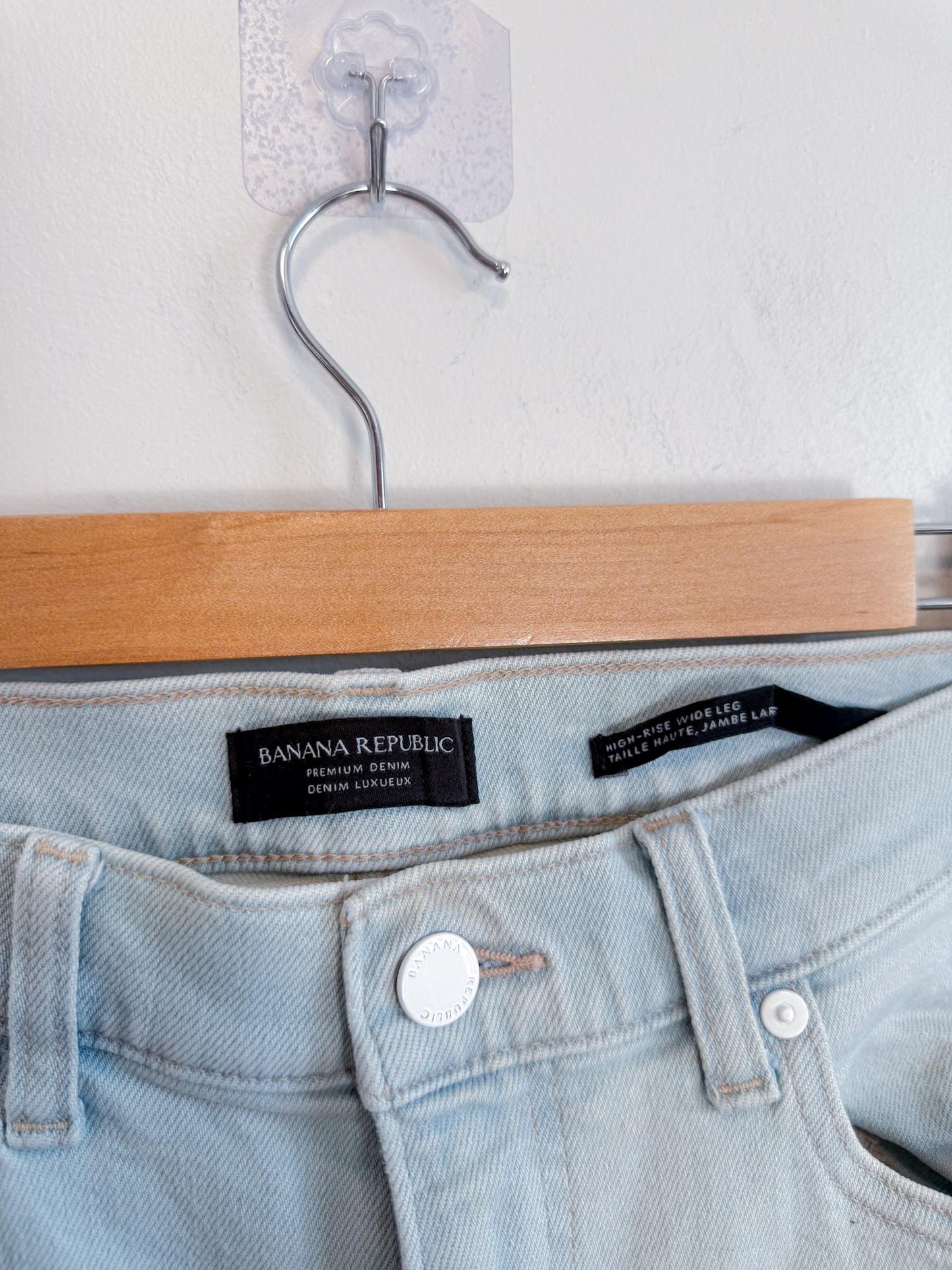 Banana Republic "High Rise Wide Leg Jeans in Light Wash" SOLD AS IS (Size 30)