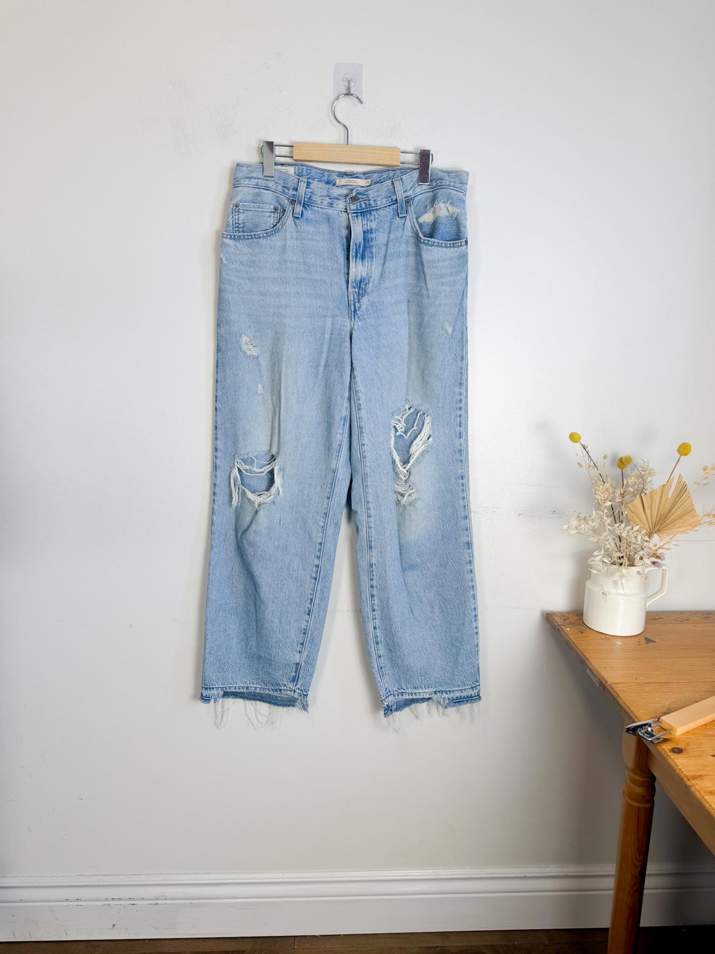 Levi’s Distressed Baggy Dad Jeans (Size 29)