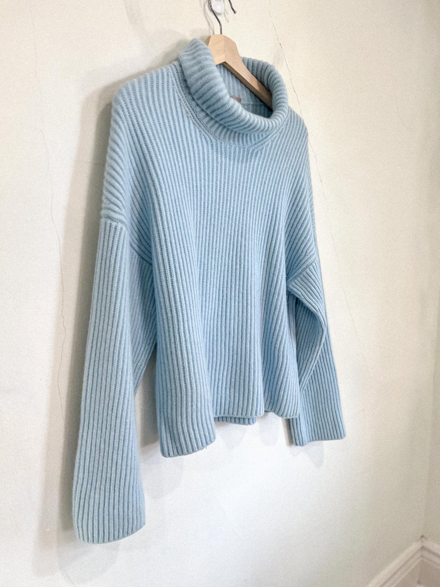 MRZ Italian Designer Wool & Cashmere Turtleneck in Blue (Size S/M)