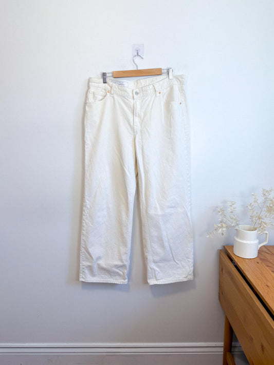 Gap "Low Stride Jeans in White" (Size 32)