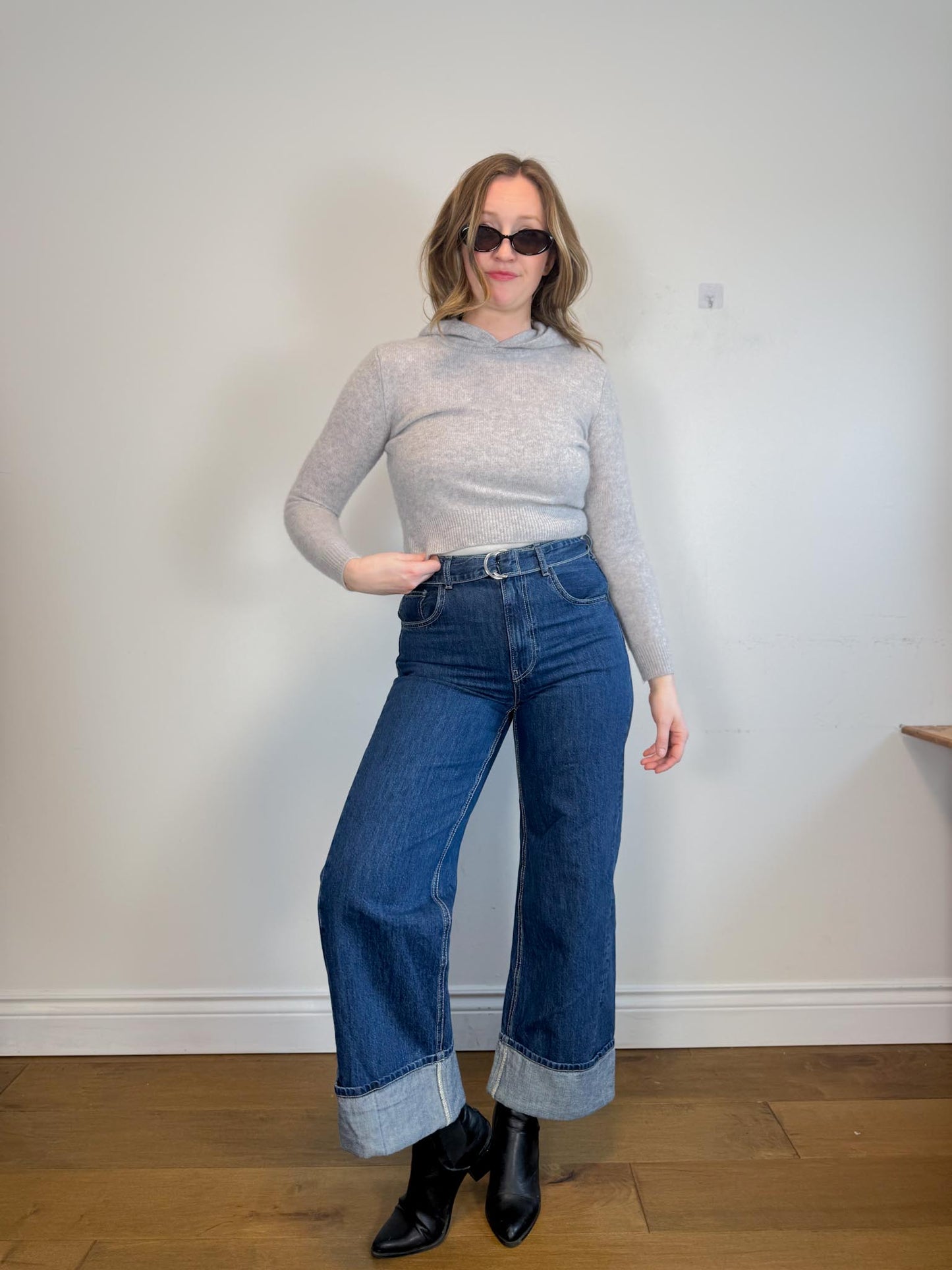 Wilfred "Essential Cashmere Shrunken Hoodie in Grey" (Size XS)