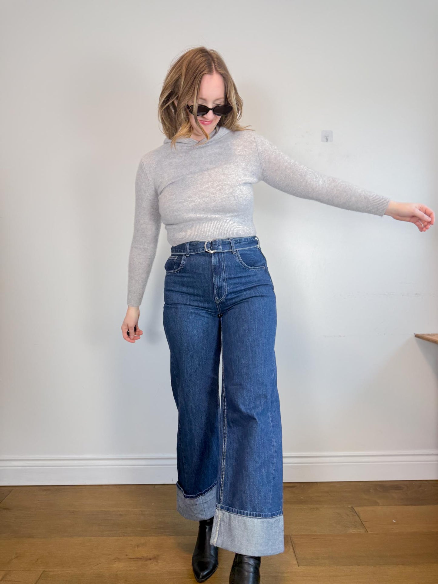 Wilfred "Essential Cashmere Shrunken Hoodie in Grey" (Size XS)