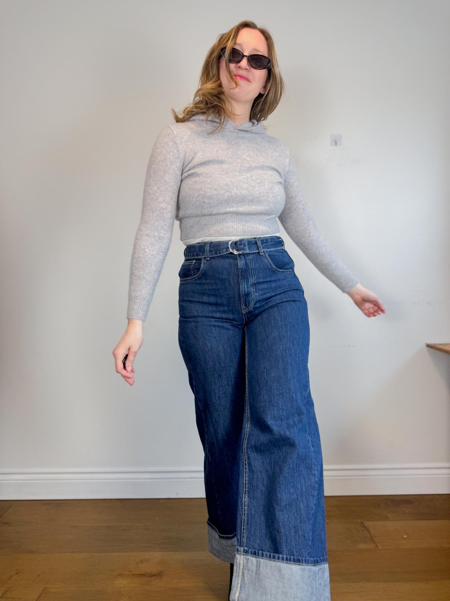 Wilfred "Essential Cashmere Shrunken Hoodie in Grey" (Size XS)