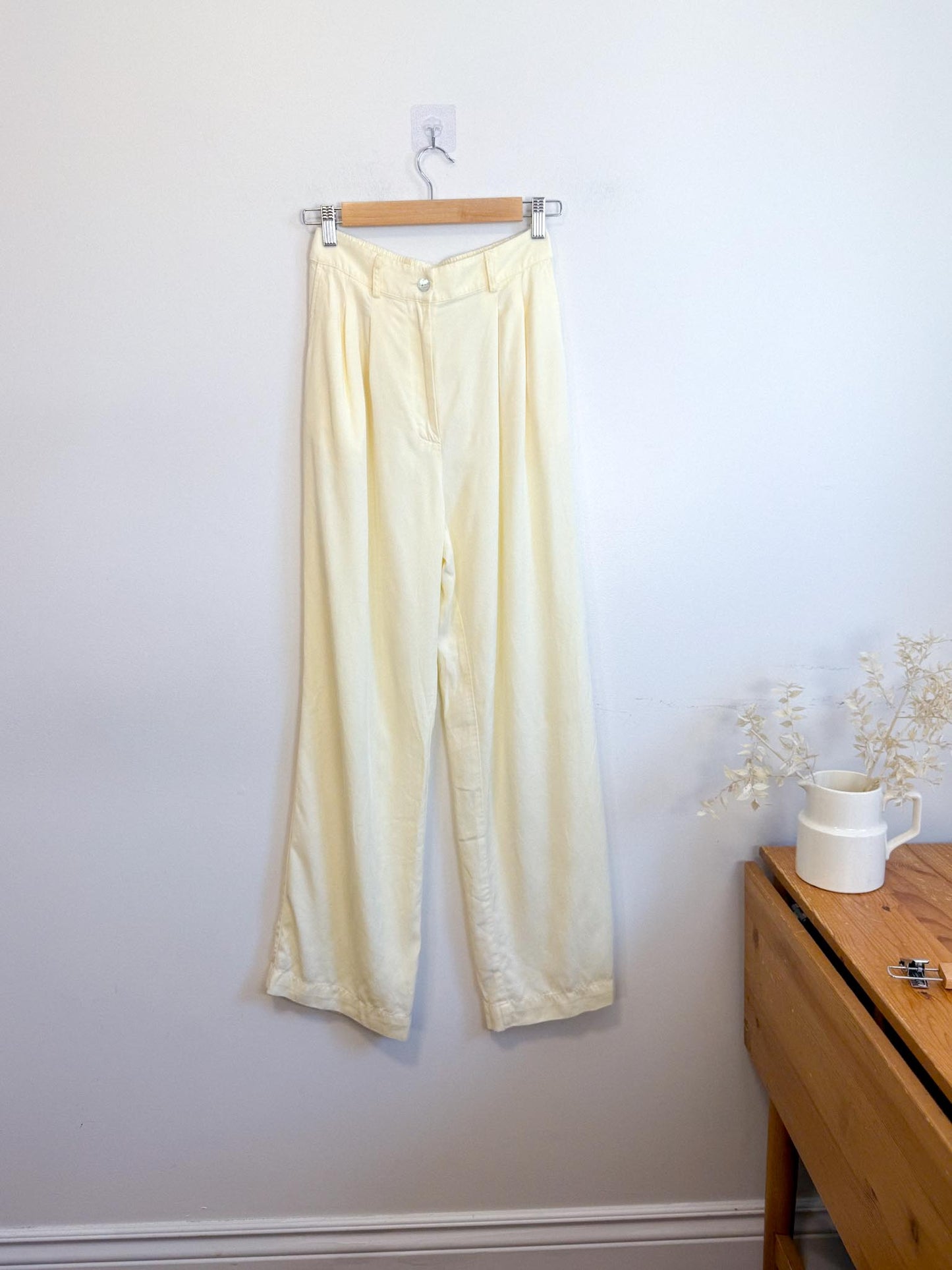 DONNI Slow Fashion "Donni Twill Pleated Pant - Crème" (Size XS/S)