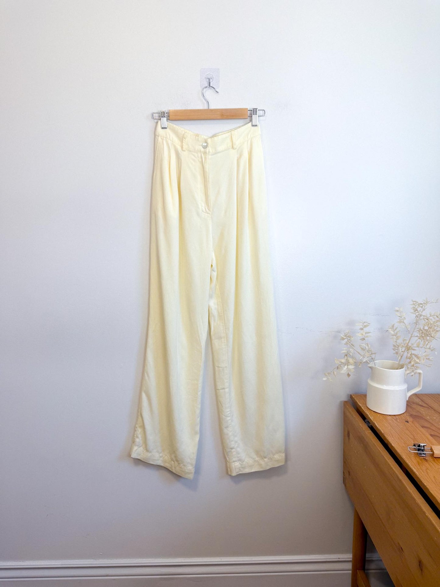 DONNI Slow Fashion "Donni Twill Pleated Pant - Crème" (Size XS/S)