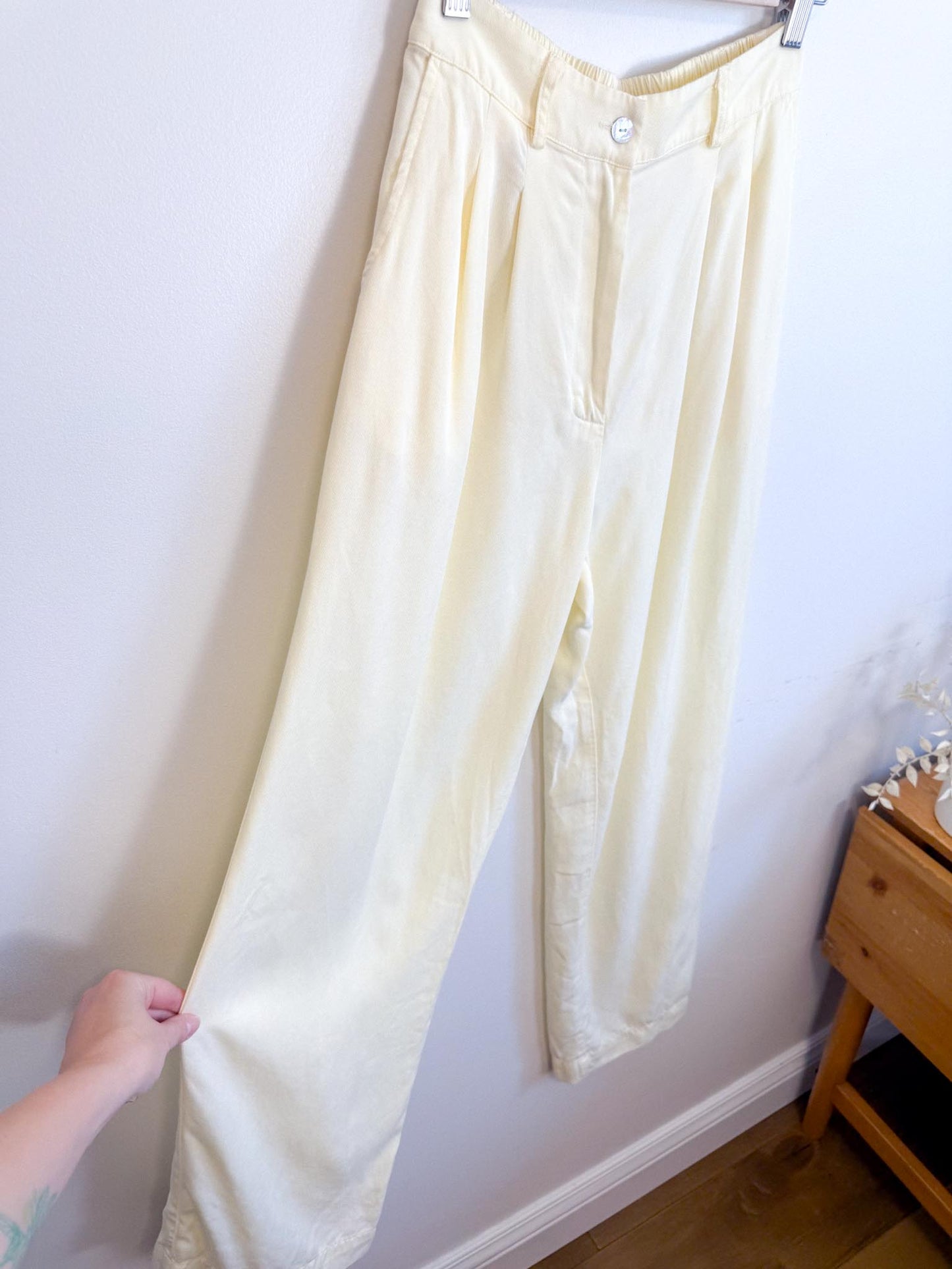 DONNI Slow Fashion "Donni Twill Pleated Pant - Crème" (Size XS/S)